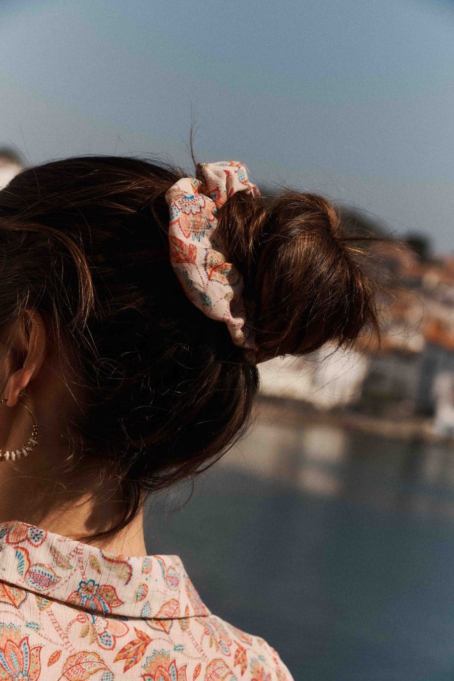 Chouchou Aubane Sahoma pour cheveux imprimé fleuri en tissu