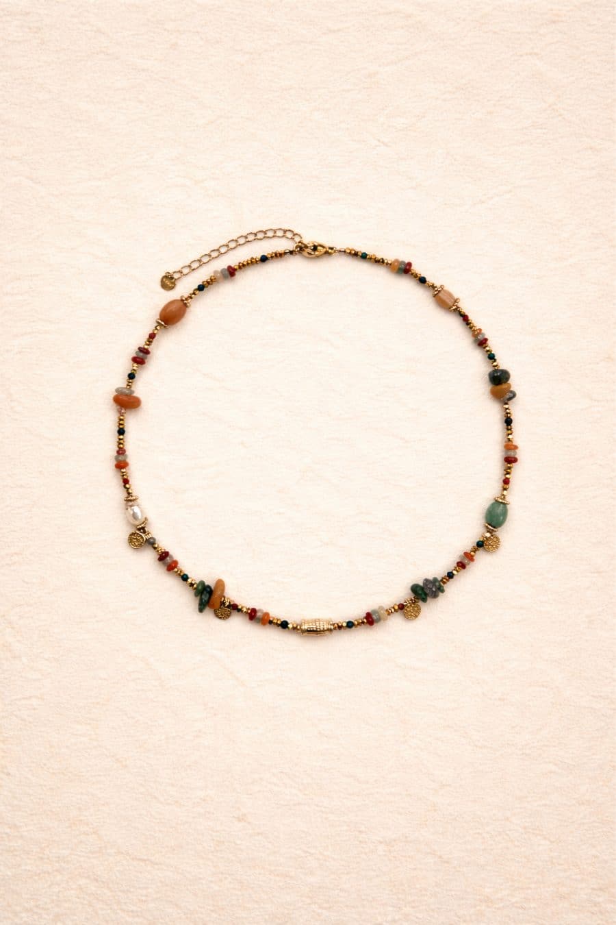 Collier Sahoma Bettina en petites pierres asymétriques multicolore et doré