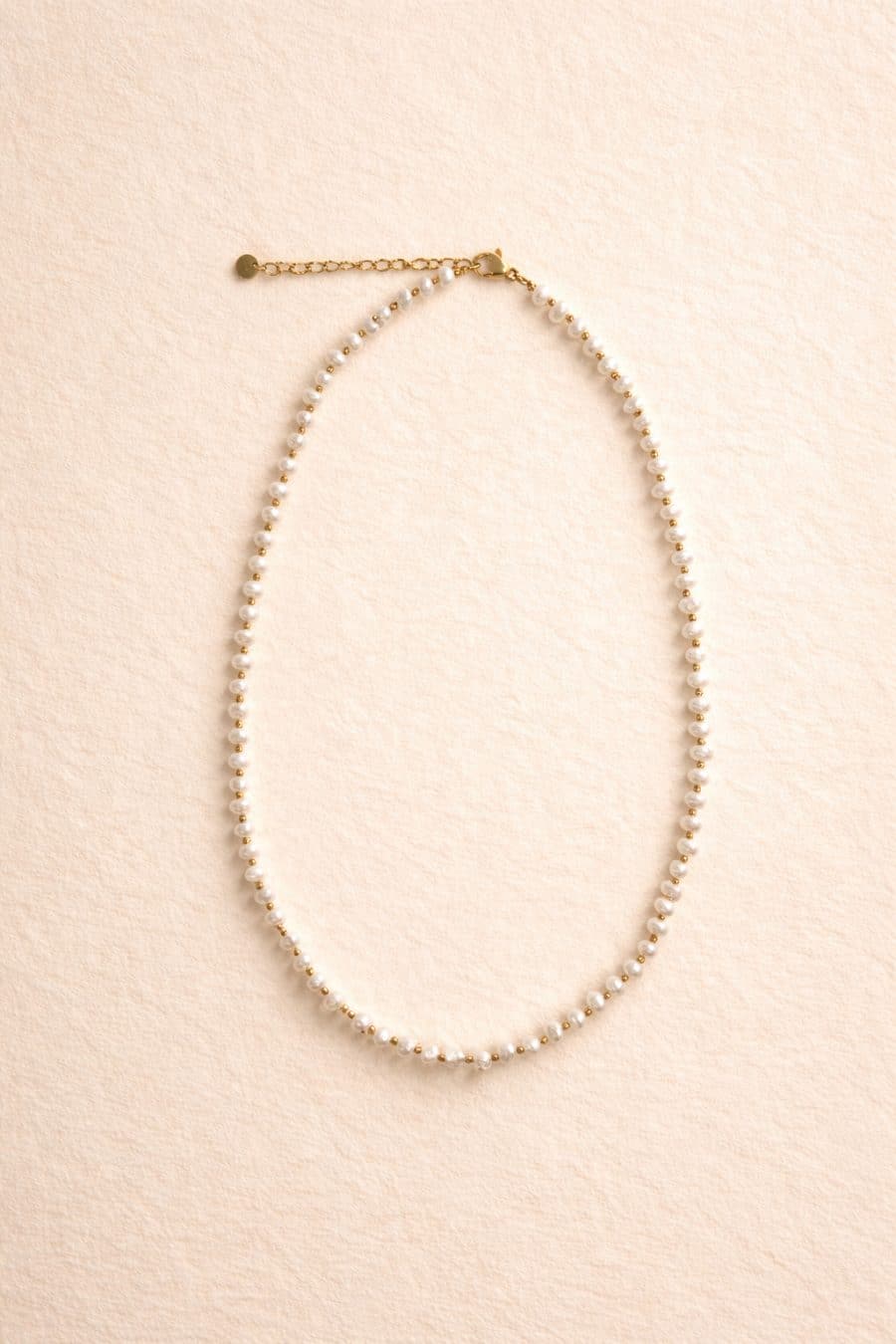 Collier Sahoma Jana en petites perles blanches