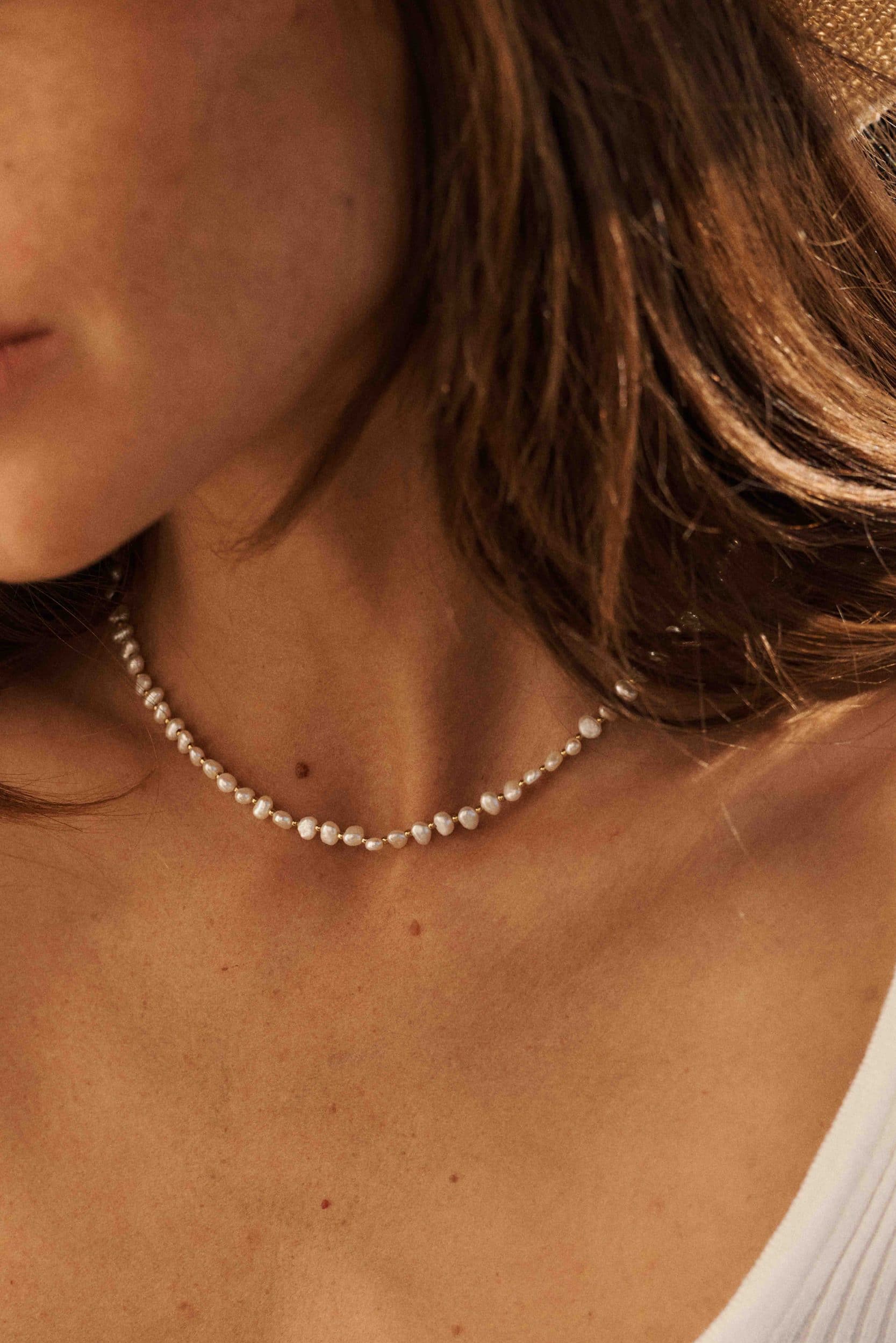 Collier Sahoma Jana en petites perles blanches