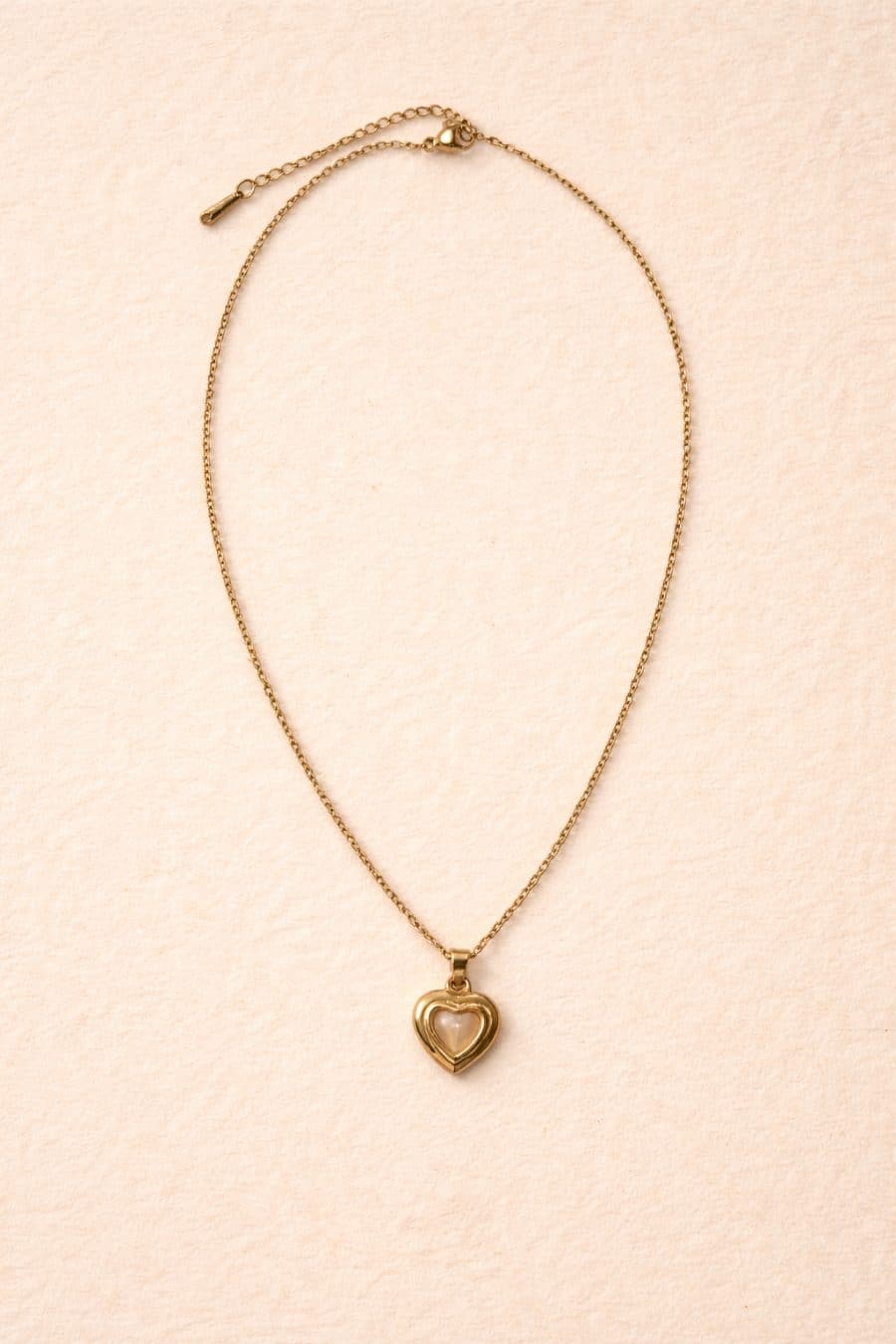 Collier Orio doré chaînette fine et médaillon coeur avec pierre translucide