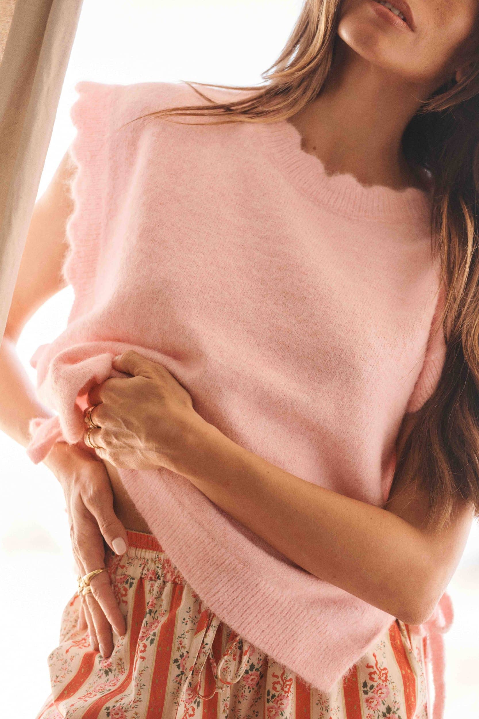 Pull Eve rose Sahoma, sans manches, fermeture par un lien sur côtés