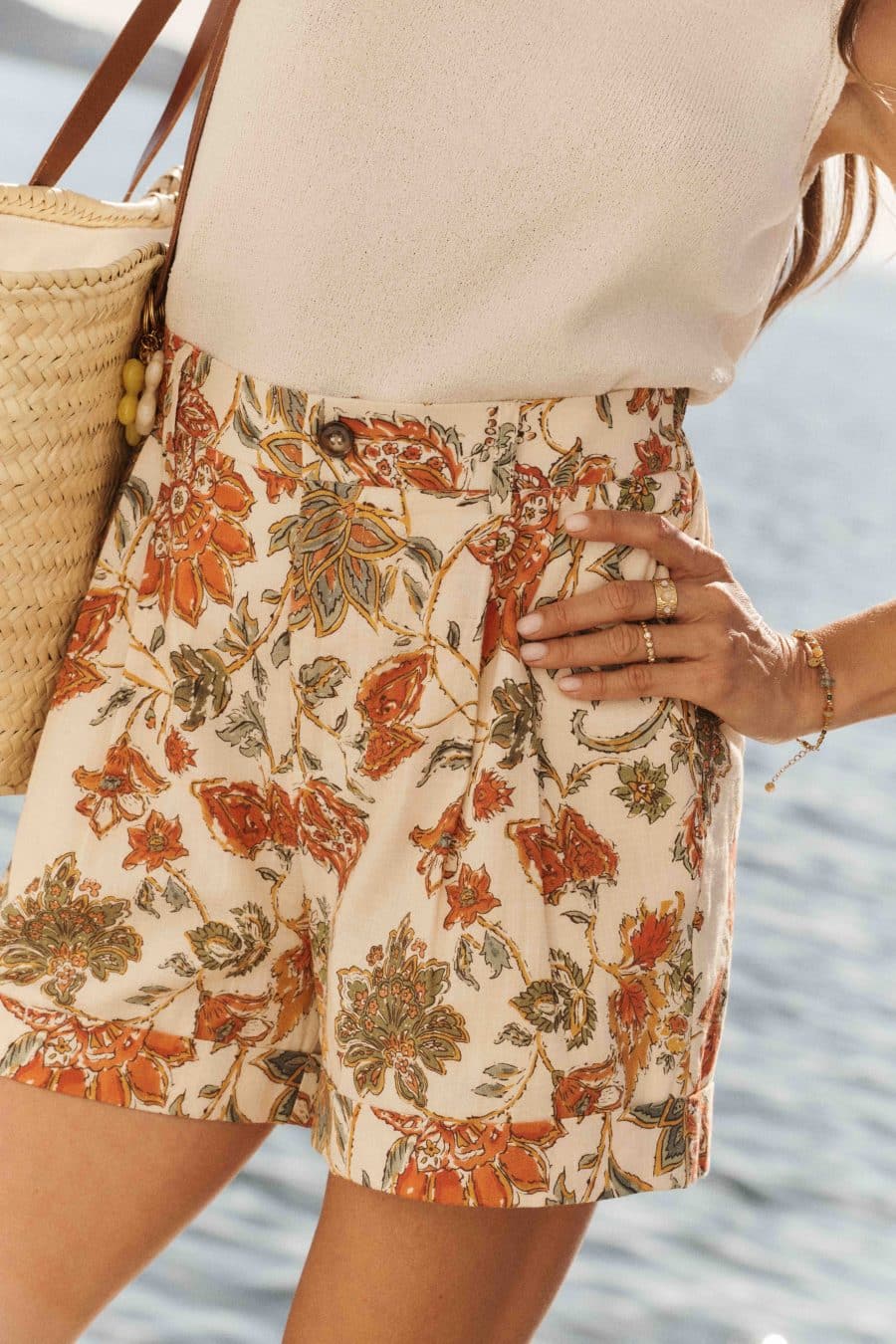 Short Elia Sahoma, à l'imprimé fleuri maxi, coupe d'été légère et fluide