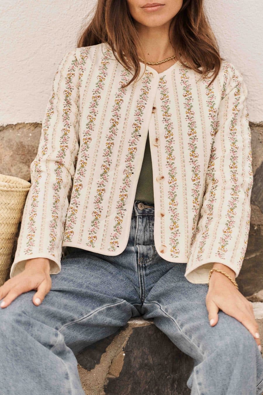 Veste matelassée Agata Sahoma beige et imprimé fleuri, manches longues, col rond, boutonnée