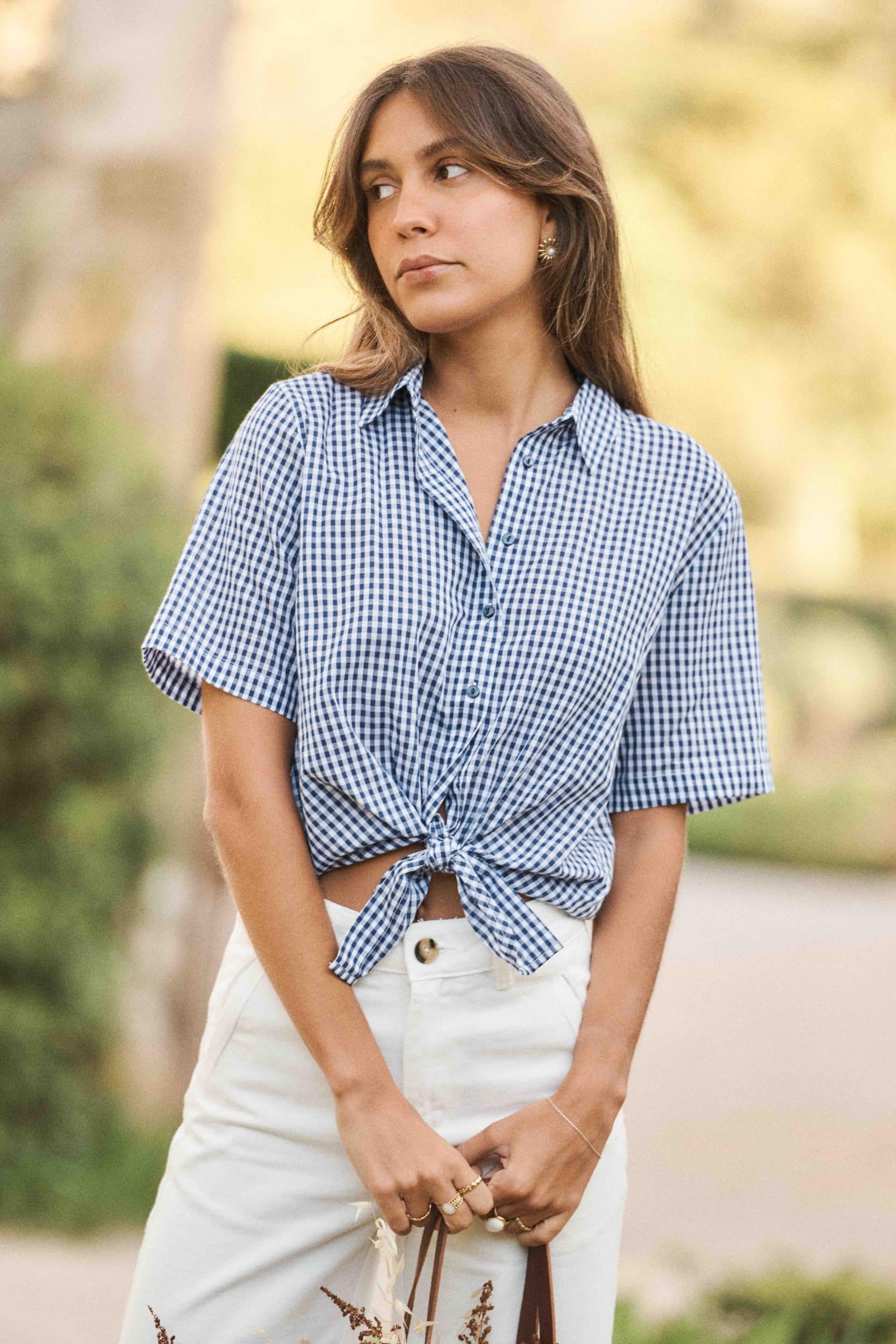 blouse-livie-bleu-sahoma-00002 Chemise crop à nouer motif vichy bleu et blanc