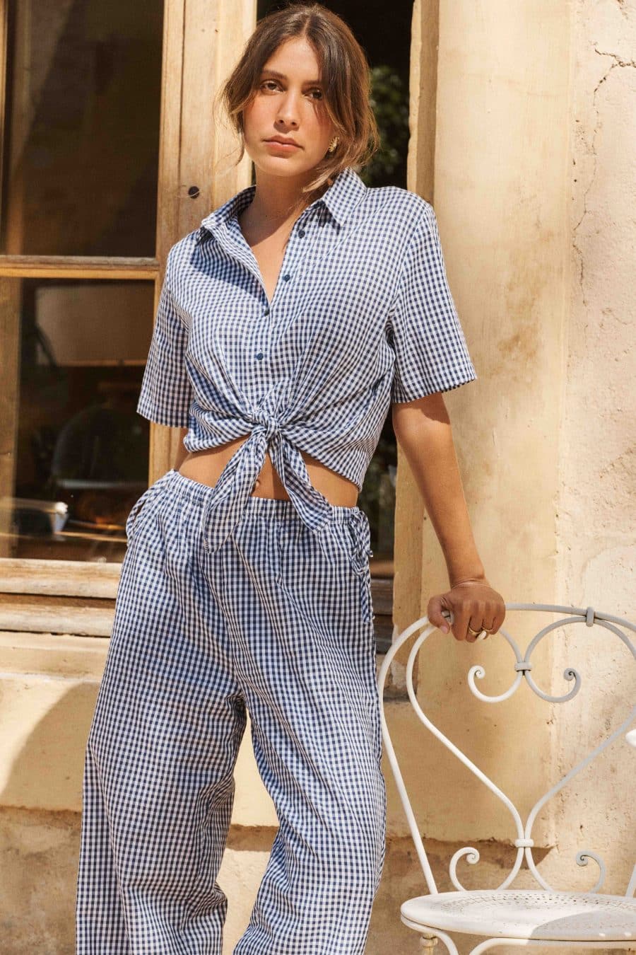 Chemise crop à nouer motif vichy bleu et blanc