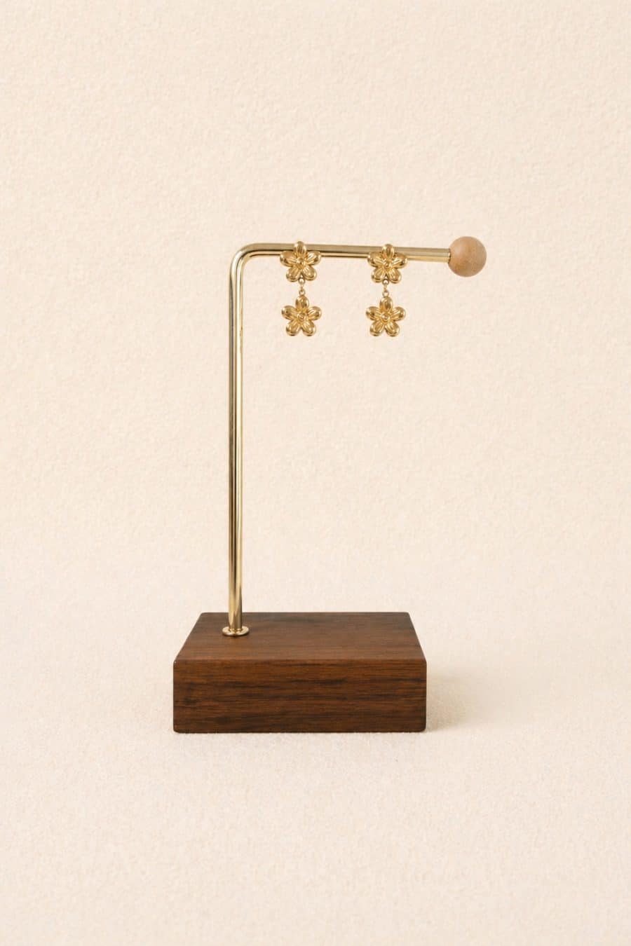 Boucles d'oreilles dorées pendantes pour femme et oreilles percées - forme fleur