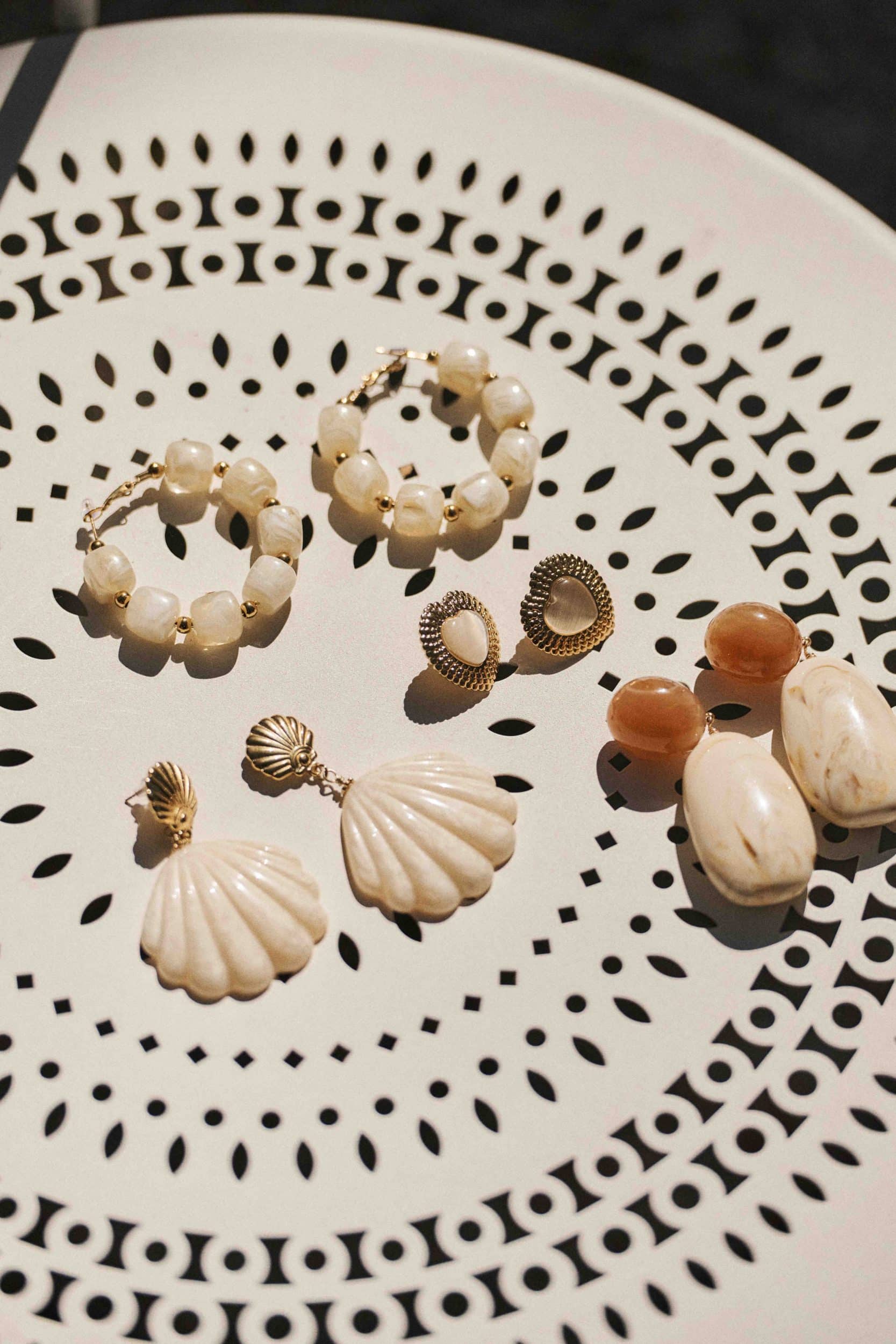 boucles-oreilles-maiann-blanches-sahoma-00002
