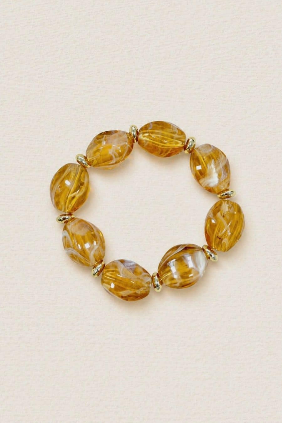Bracelet Petra Sahoma aux grosses perles ovales ambrées montées sur élastique