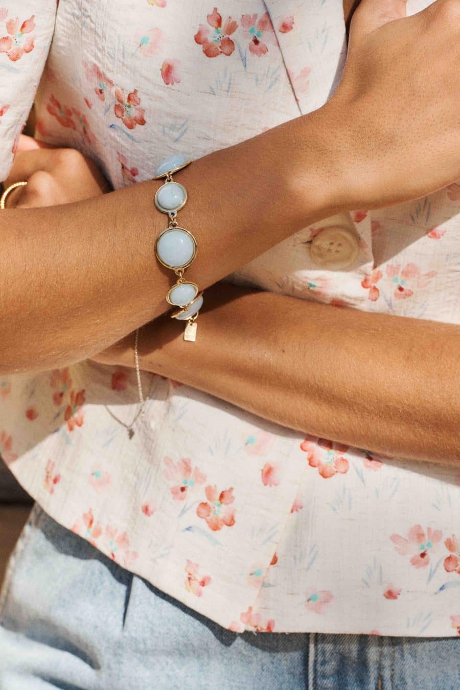 Bracelet chaîne cabochons bleues et dorées — Acier inoxydable - réglable pour s'adapter à tous les poignets