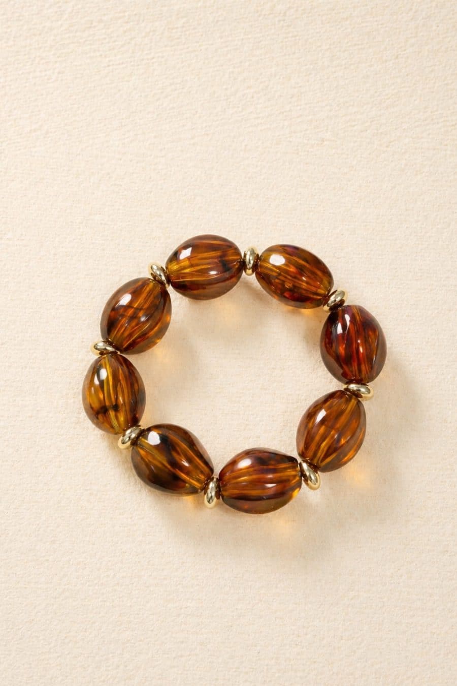 Bracelet Petra Sahoma aux grosses perles ovales marrons translucides montées sur élastique