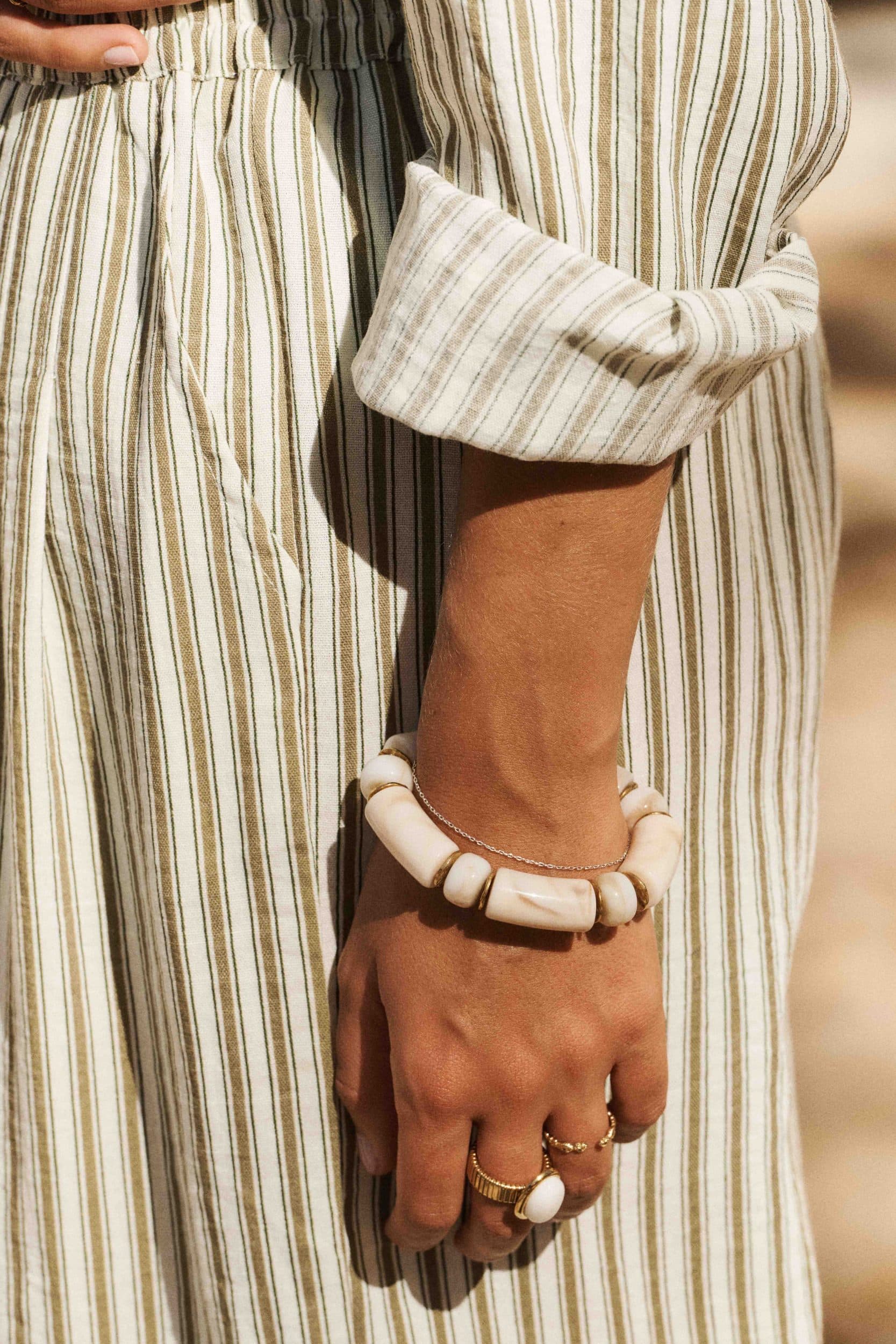 bracelet-sassi-blanc-sahoma-00003 Femme bracelet couleur ivoire marbré - épais en résine – élastique
