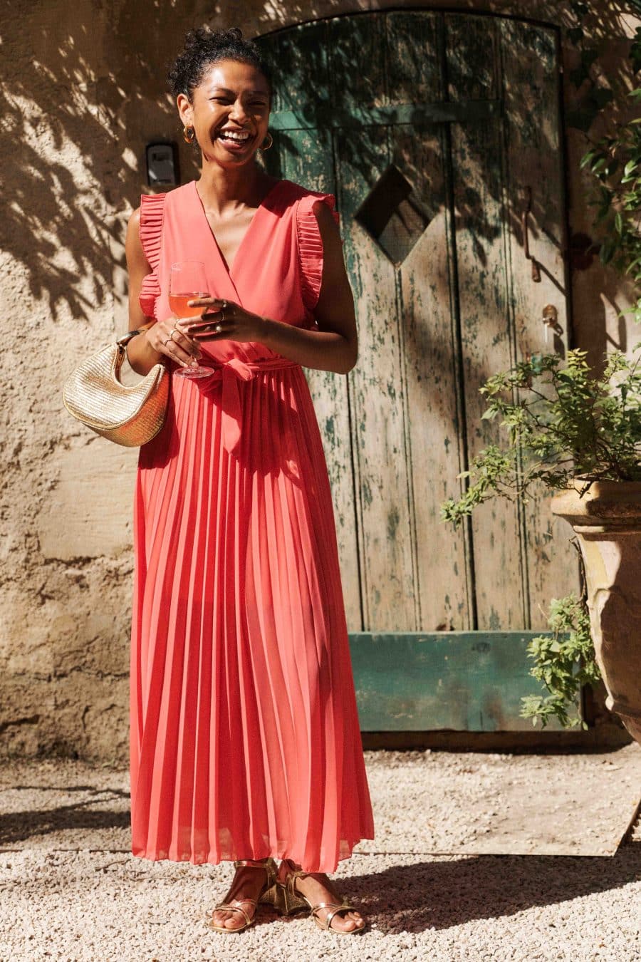Robe longue plissée corail - col V croisé - sans manches