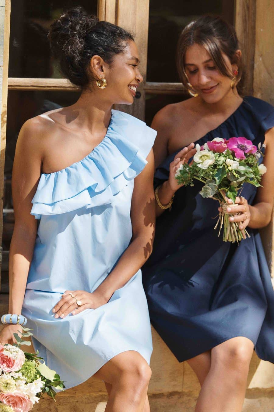 Robe courte droite Filipa bleu marine -décolleté asymétrique à volants -Sahoma