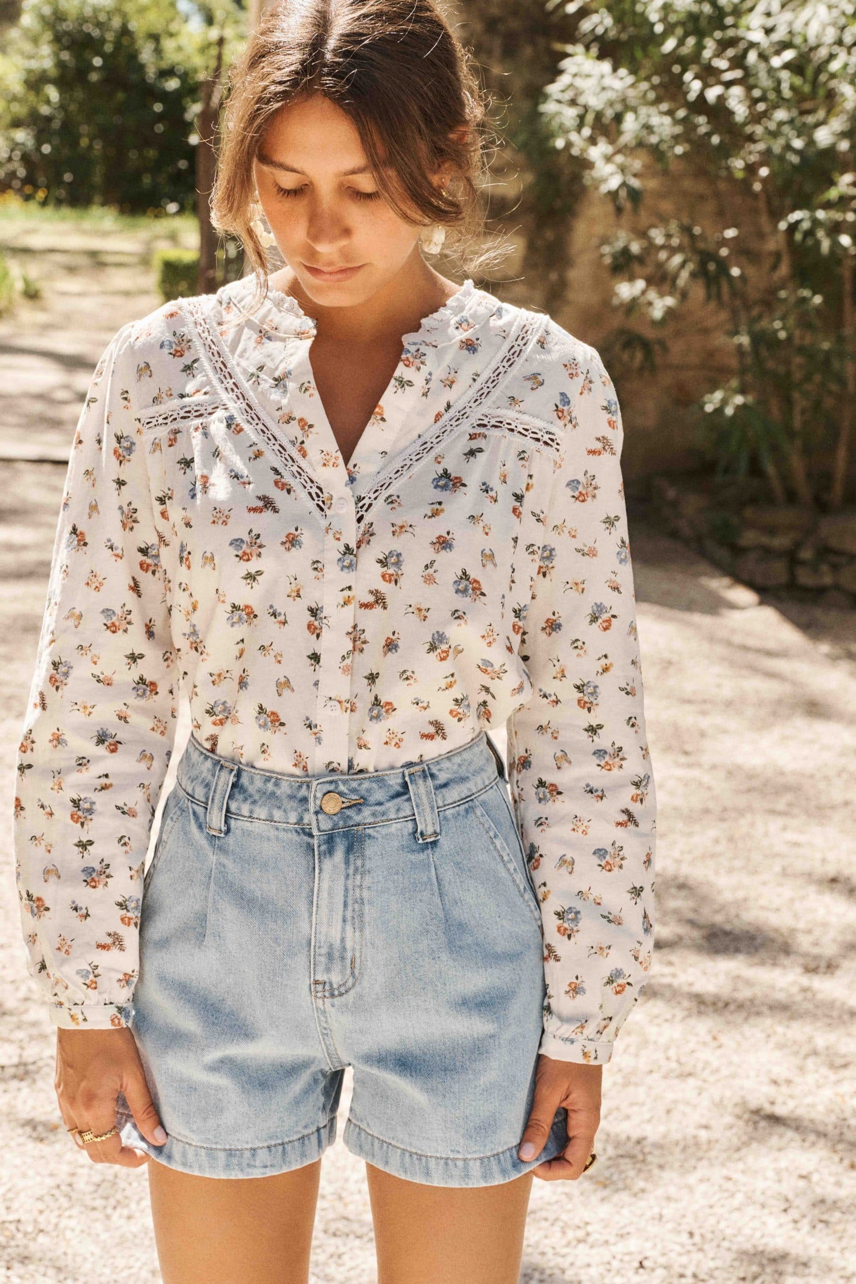 short-nadi-bleu-sahoma-00002 Short en jean bleu clair, taille haute et légèrement évasé