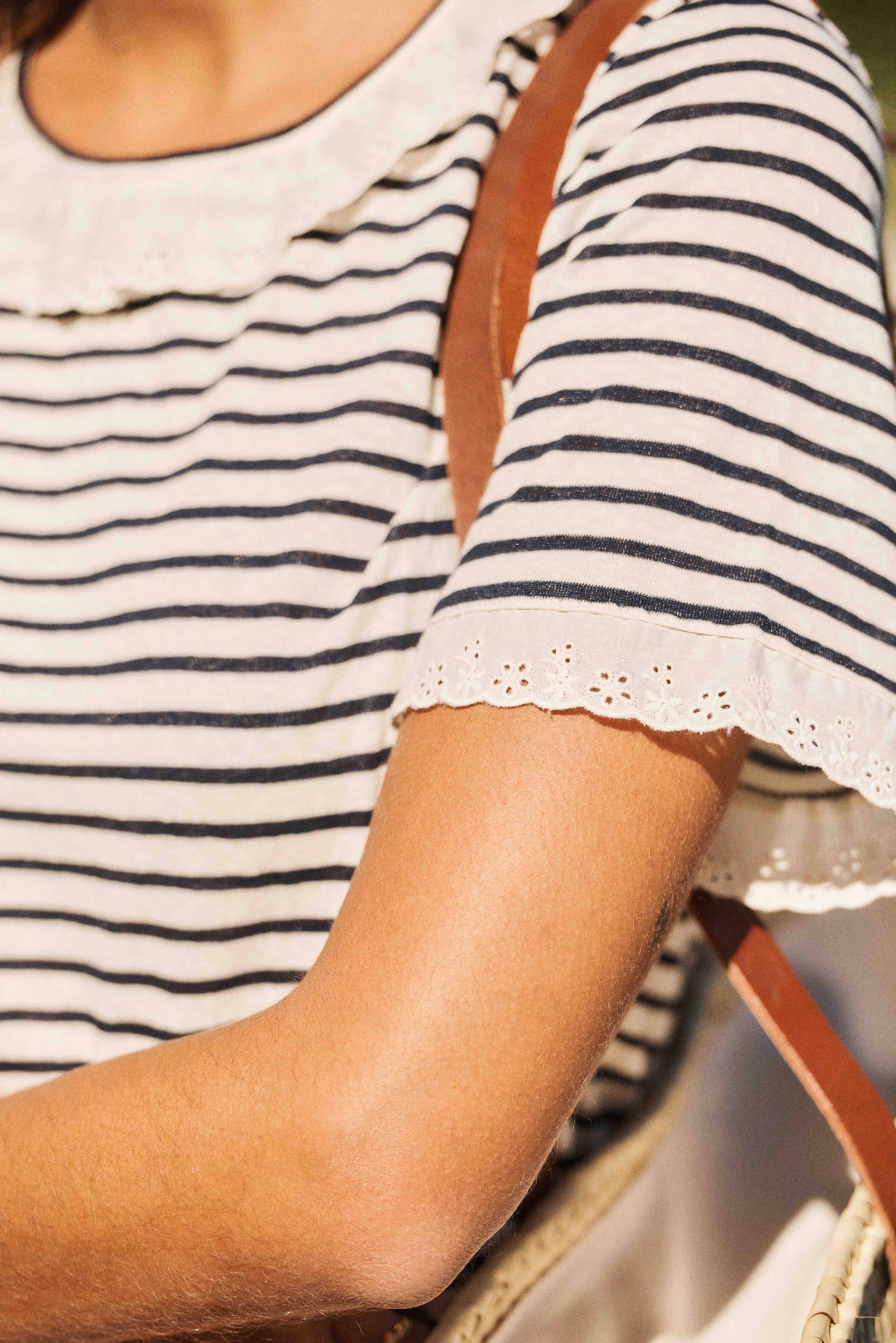 top-soan-marine-sahoma-00001 T-shirt femme marinière en coton bleu marinière - col rond à dentelle