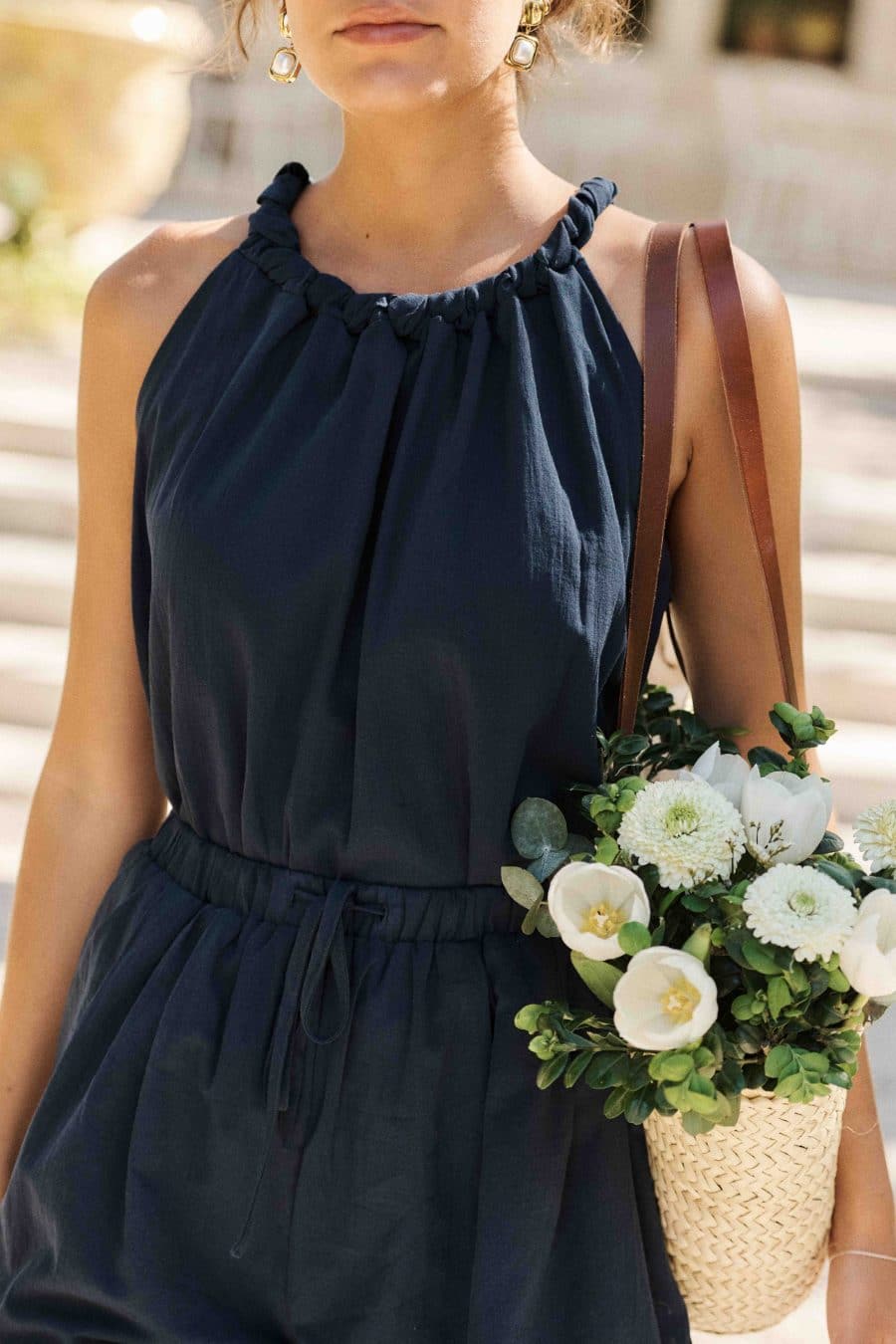 Top femme sans manches bleu marine uni - col rond tressé - coupe ample et fluide – débardeur léger - chic et féminin
