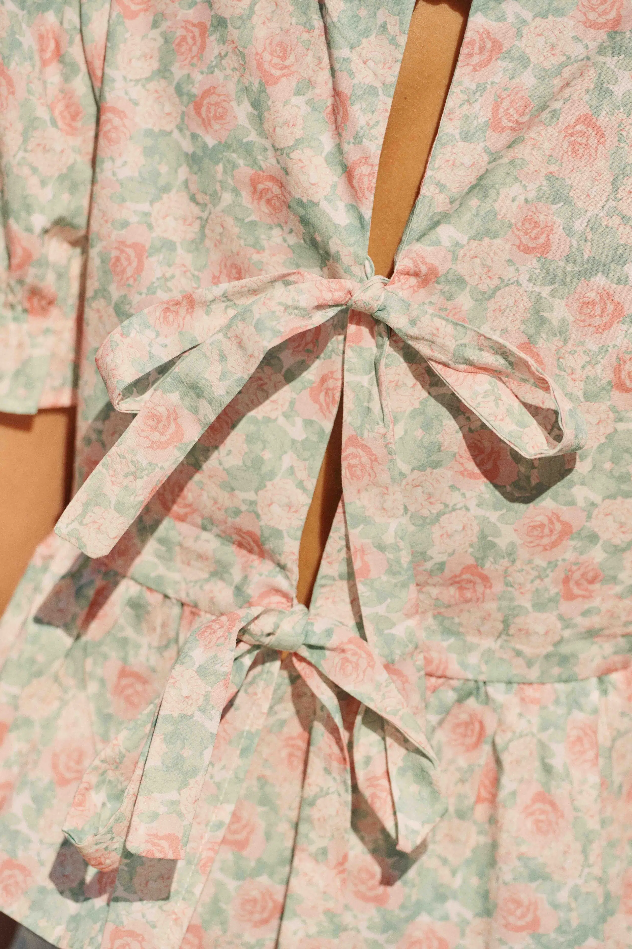 blouse-jasmine-fleuri-sahoma-00007 Blouse manches courtes bouffantes - imprimé fleuri rose et vert