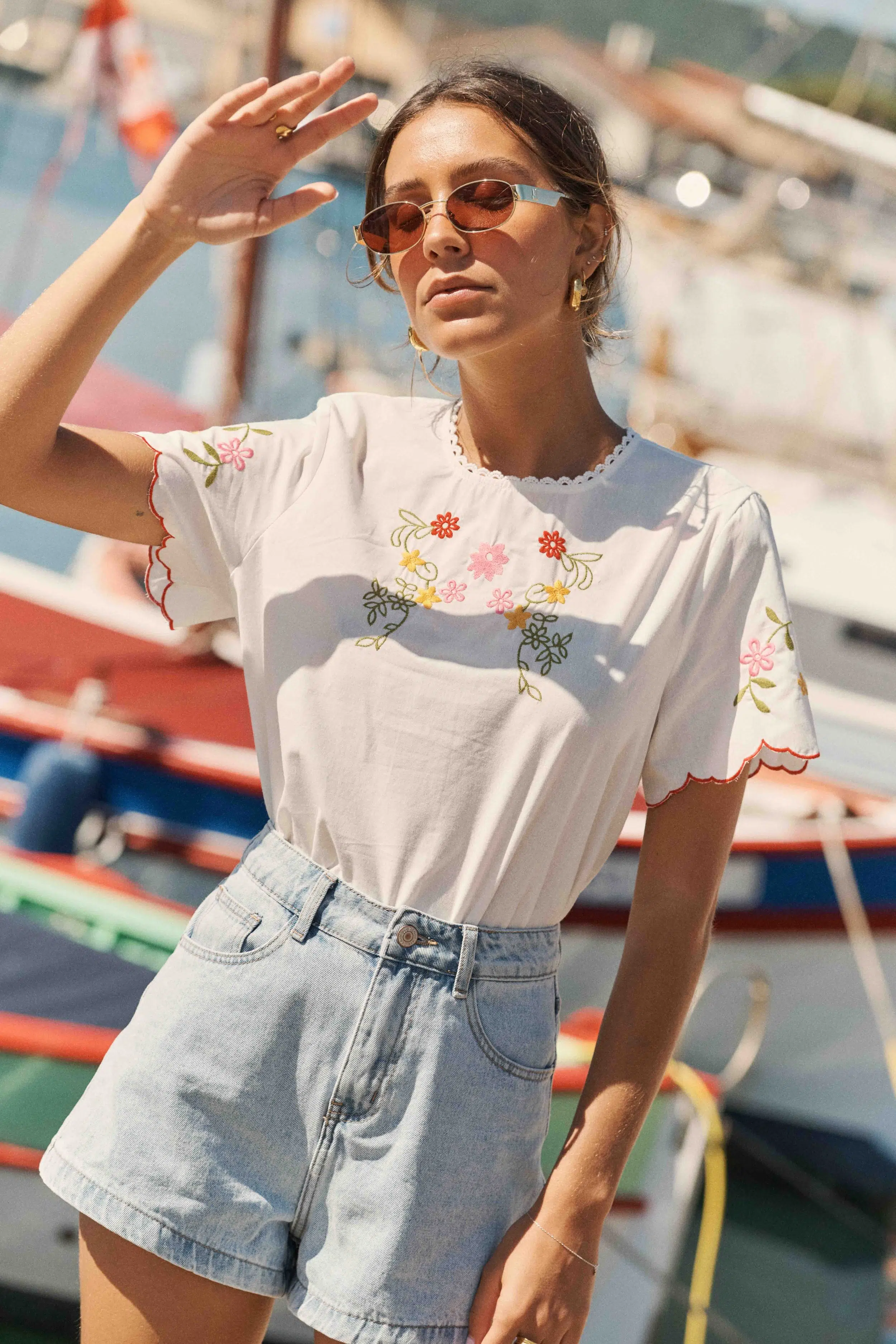 blouse-maritza-blanche-sahoma-00002 Blouse - T-shirt femme blanche et broderie fleurie multicolore - manches courtes