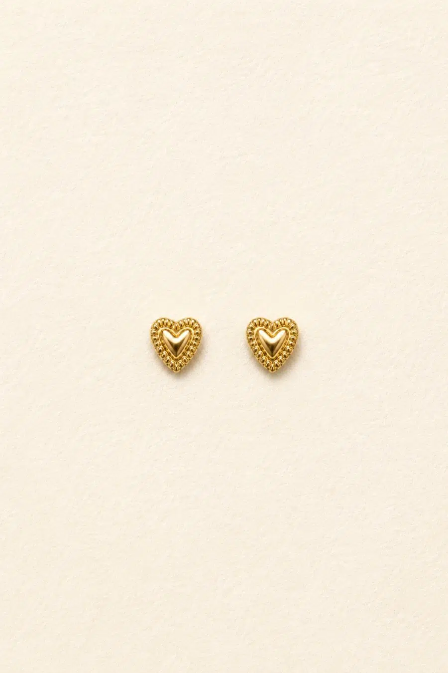 Boucles d’oreilles femme puces formes coeur dorées