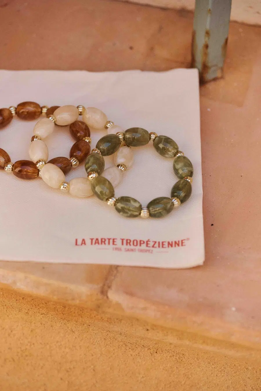 Bracelet Lison Sahoma aux grosses perles ovales blanc montées sur élastique