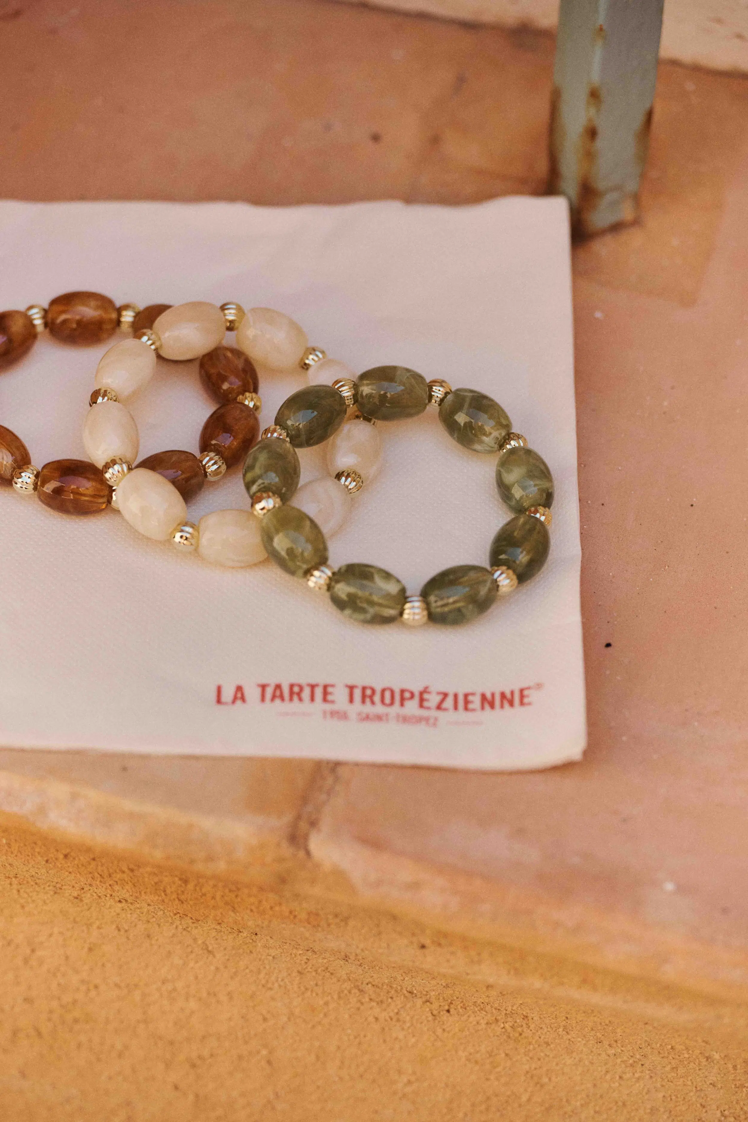 Bracelet Lison Sahoma aux grosses perles ovales blanc montées sur élastique