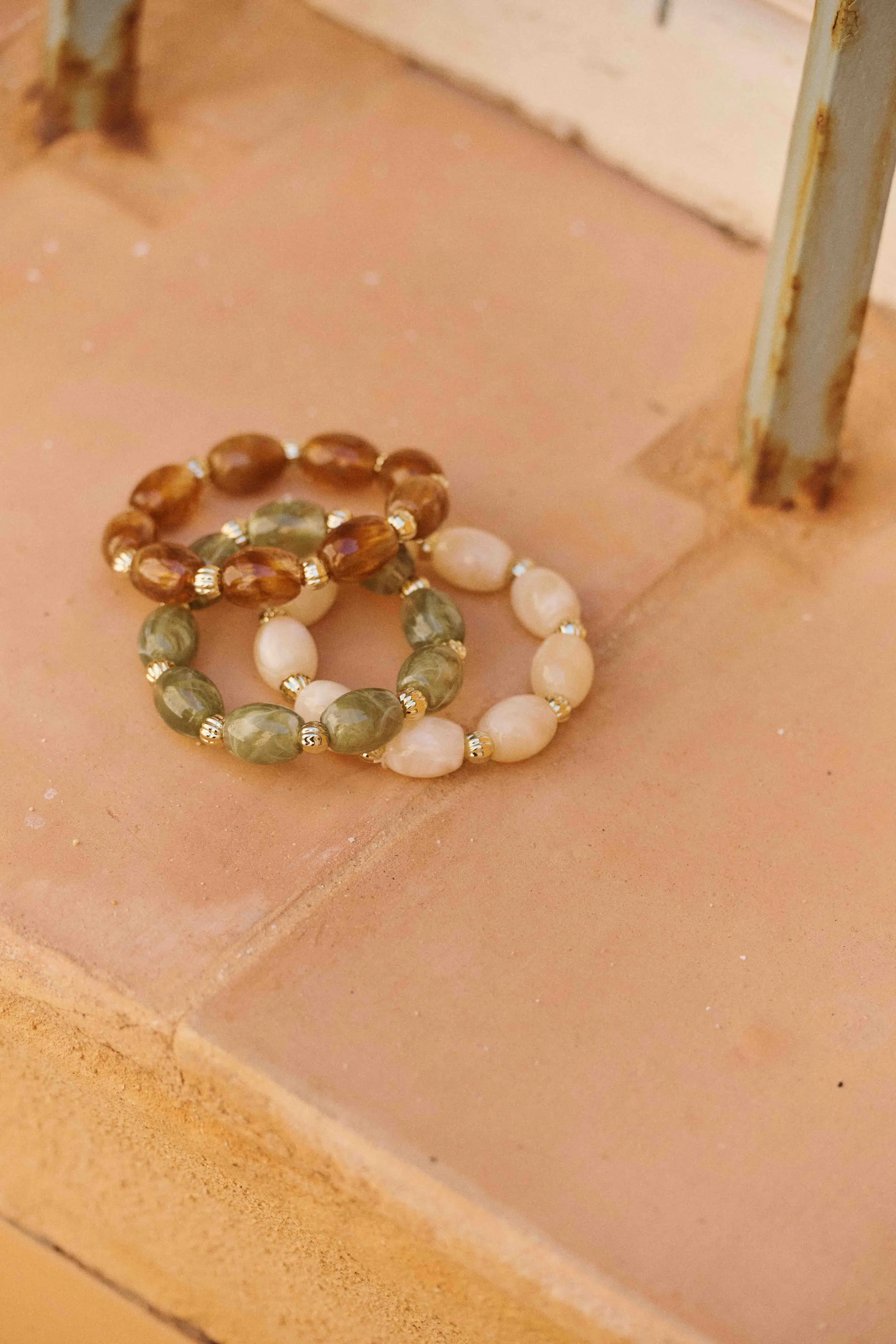bracelet-lison-blanc-sahoma-00003 Bracelet Lison Sahoma aux grosses perles ovales blanc montées sur élastique
