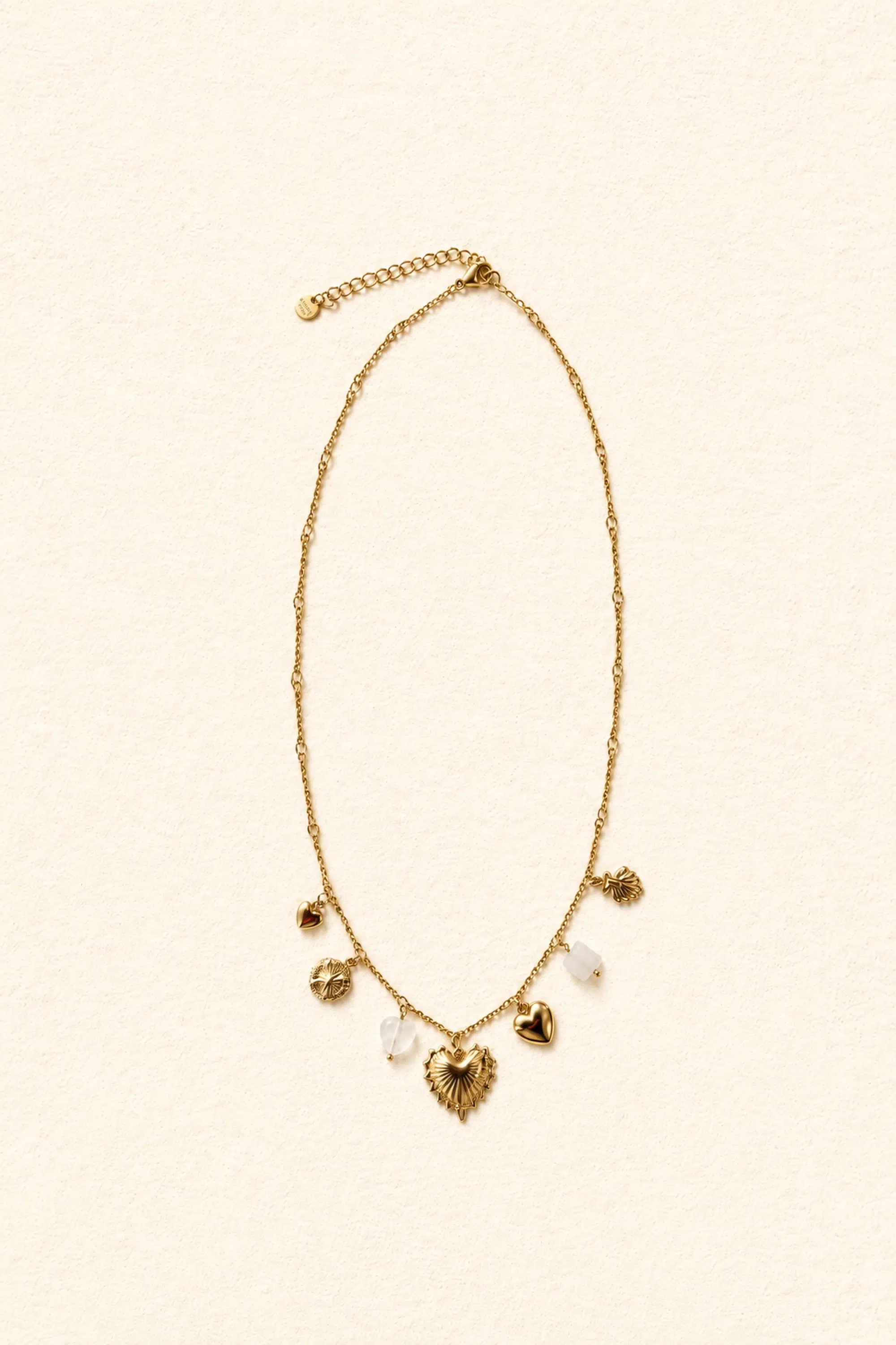 collier-coeur-amour-dore-packshot-sahoma-00001 Collier femme doré - charms coeurs - chaîne fine
