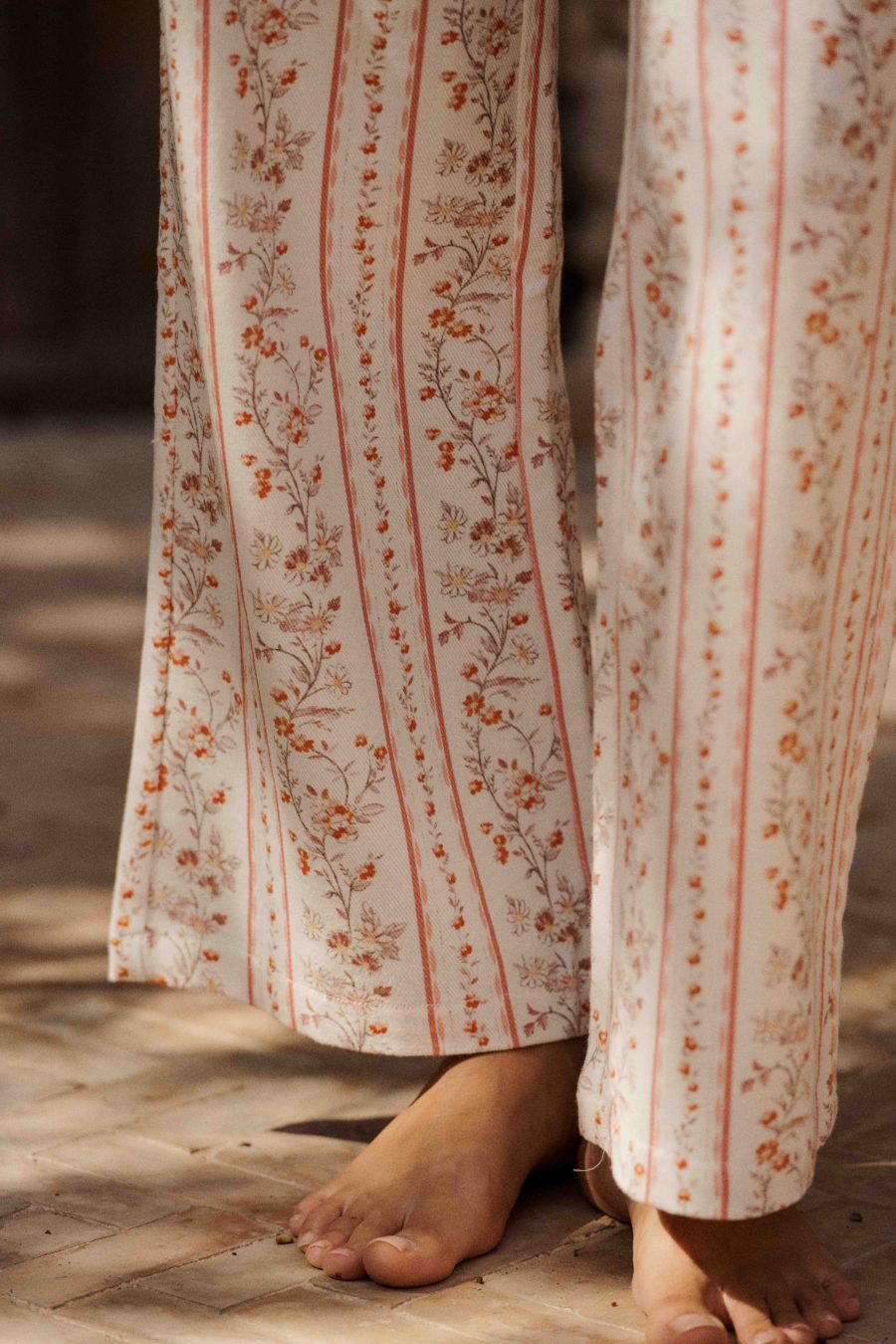 Jean femme blanc - droit large - imprimé fleuri mini rose