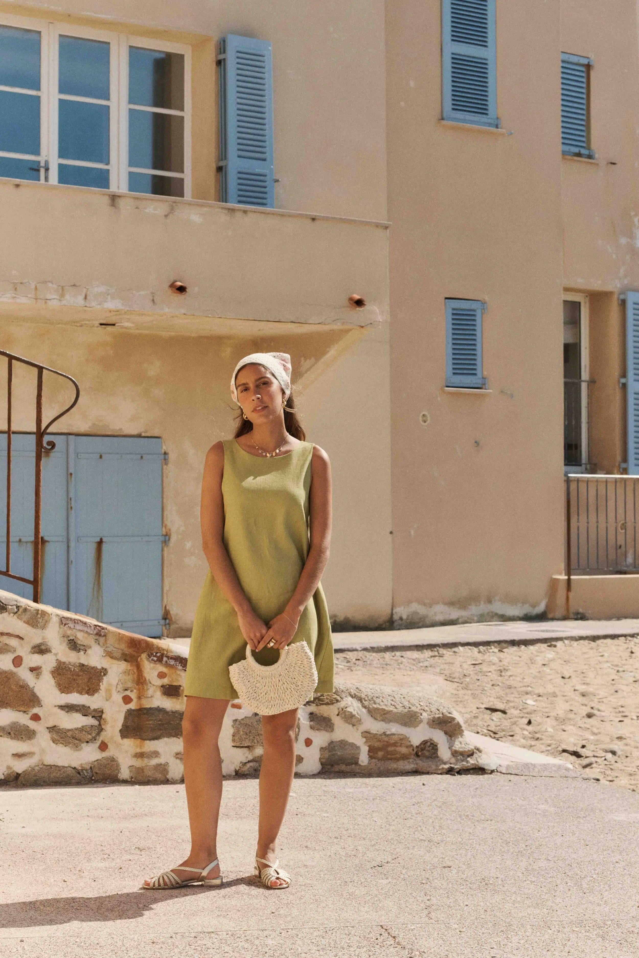 robe-beryl-vert-olive-sahoma-00007 Robe courte ample vert olive chic - col rond sans manches