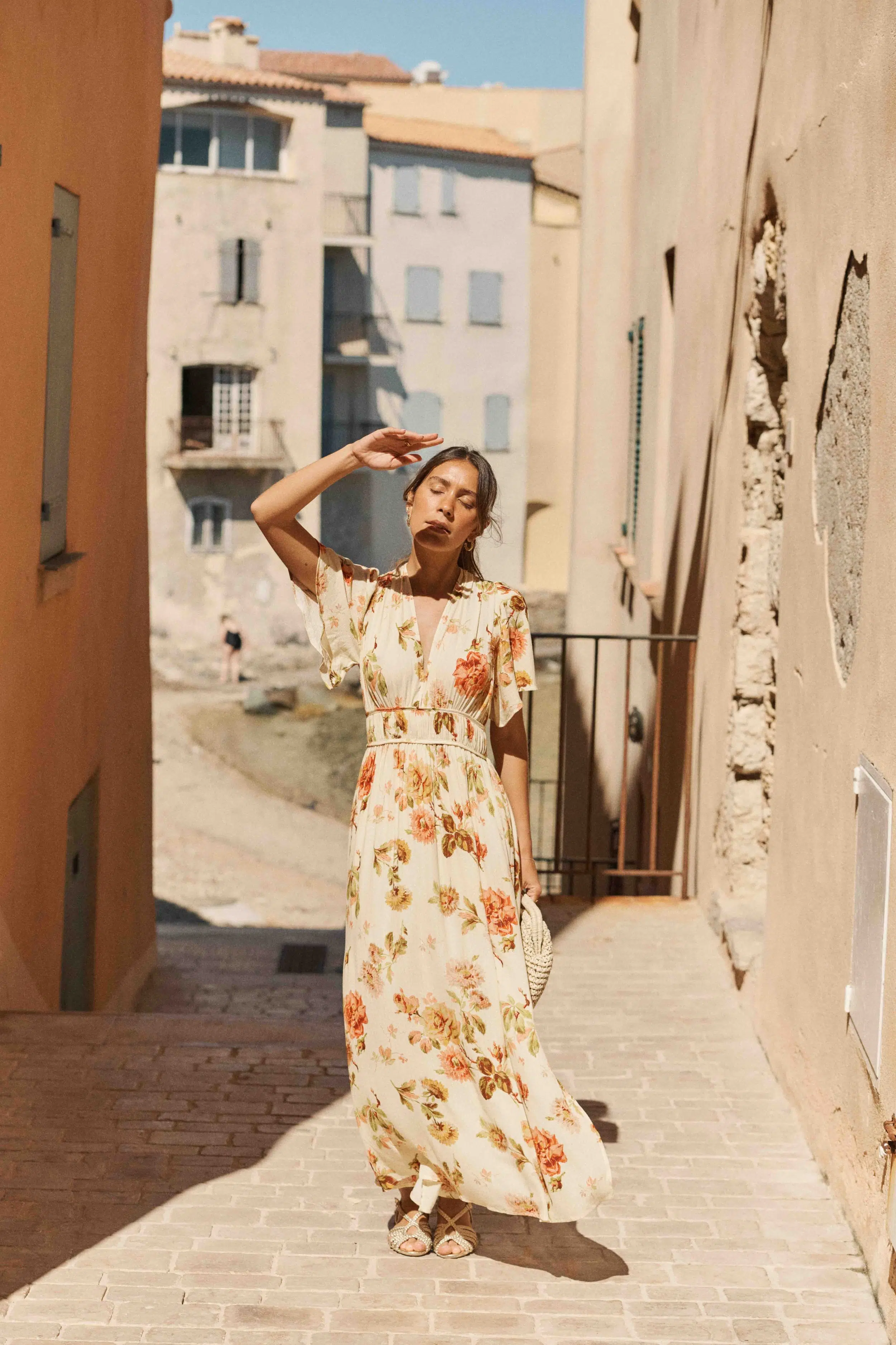 robe-carmine-fleurie-sahoma-00004 Robe femme longue fleurie blanc et orange - taille élastique - col V - manches courtes papillons