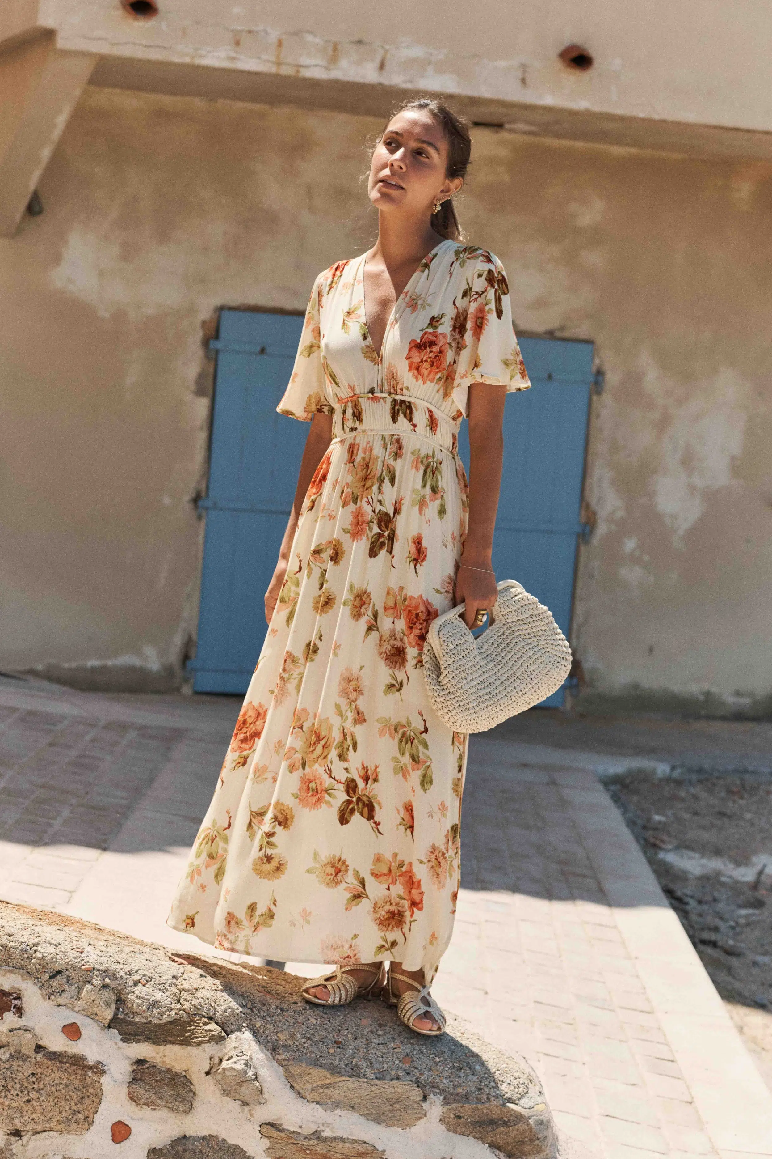 robe-carmine-fleurie-sahoma-00011 Robe femme longue fleurie blanc et orange - taille élastique - col V - manches courtes papillons