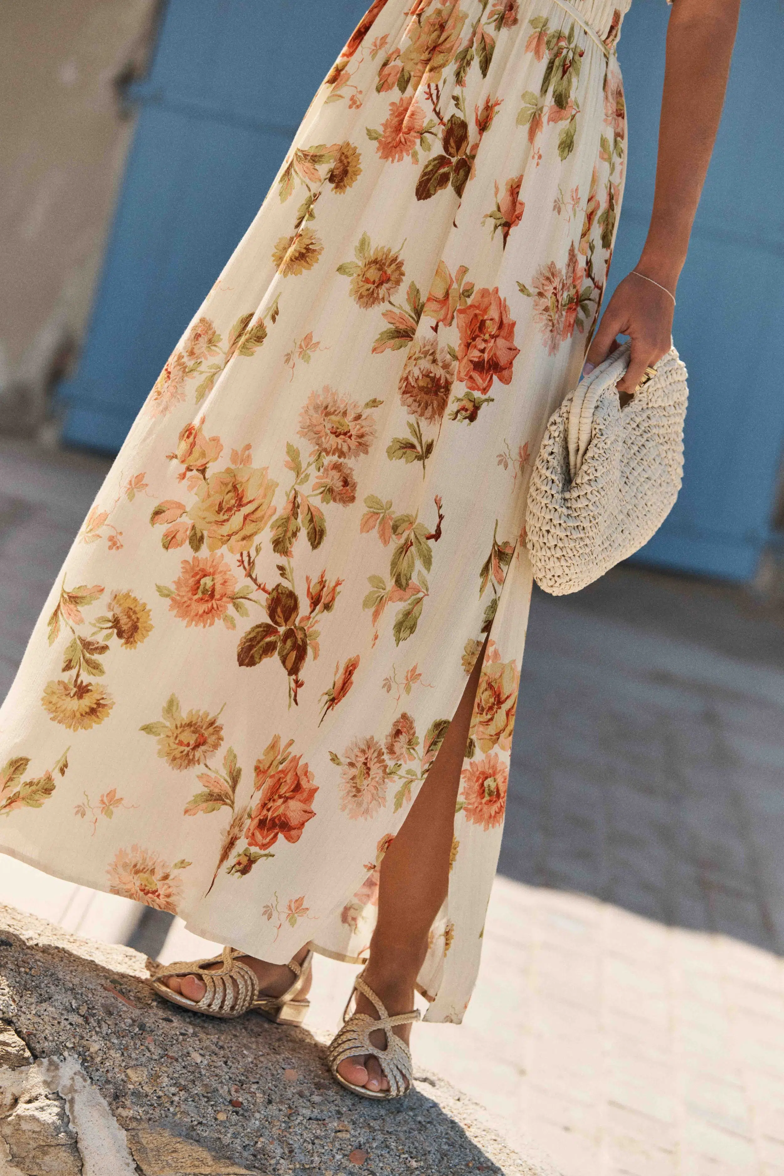 robe-carmine-fleurie-sahoma-00014 Robe femme longue fleurie blanc et orange - taille élastique - col V - manches courtes papillons