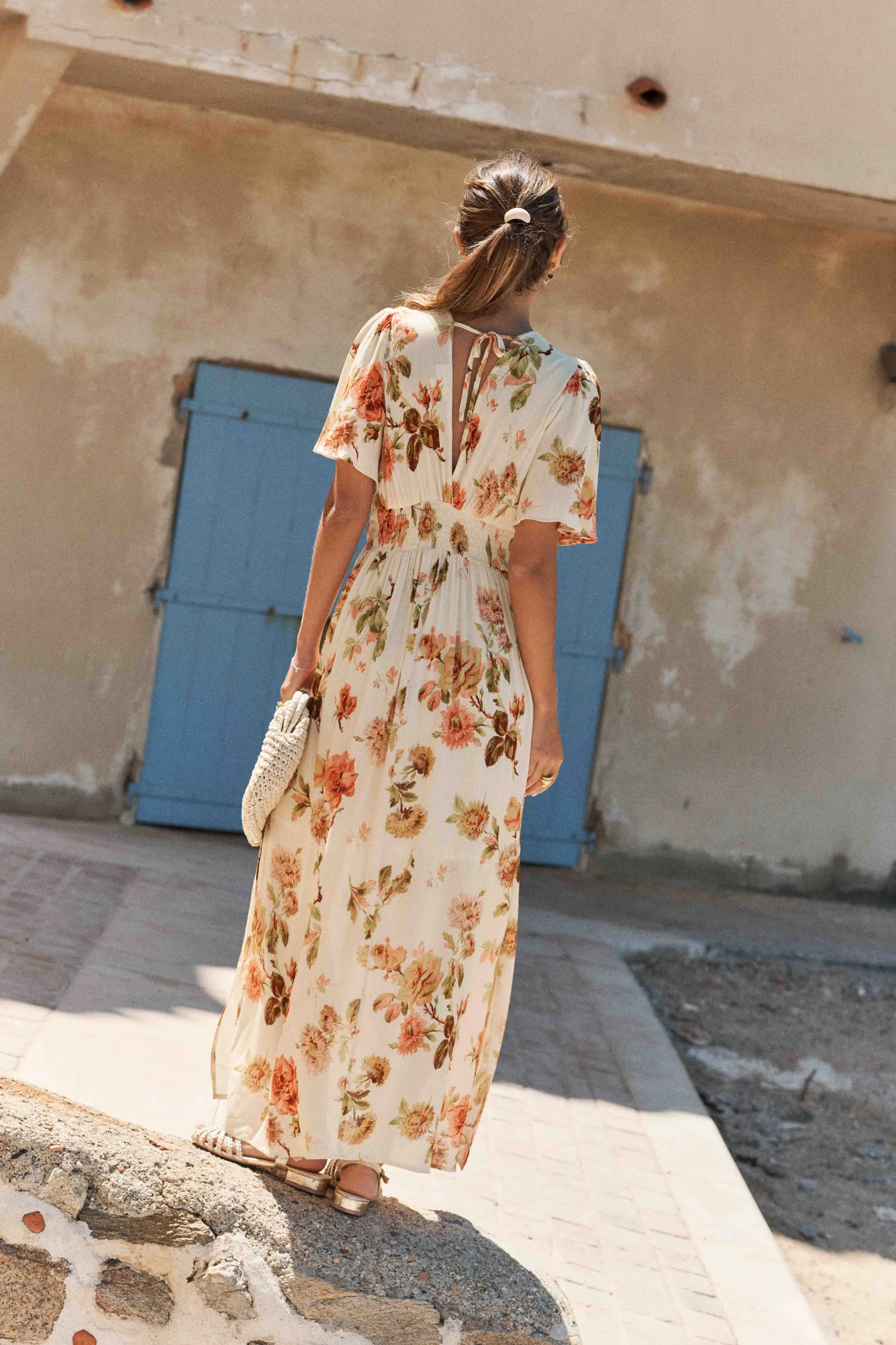 robe-carmine-fleurie-sahoma-00015 Robe femme longue fleurie blanc et orange - taille élastique - col V - manches courtes papillons