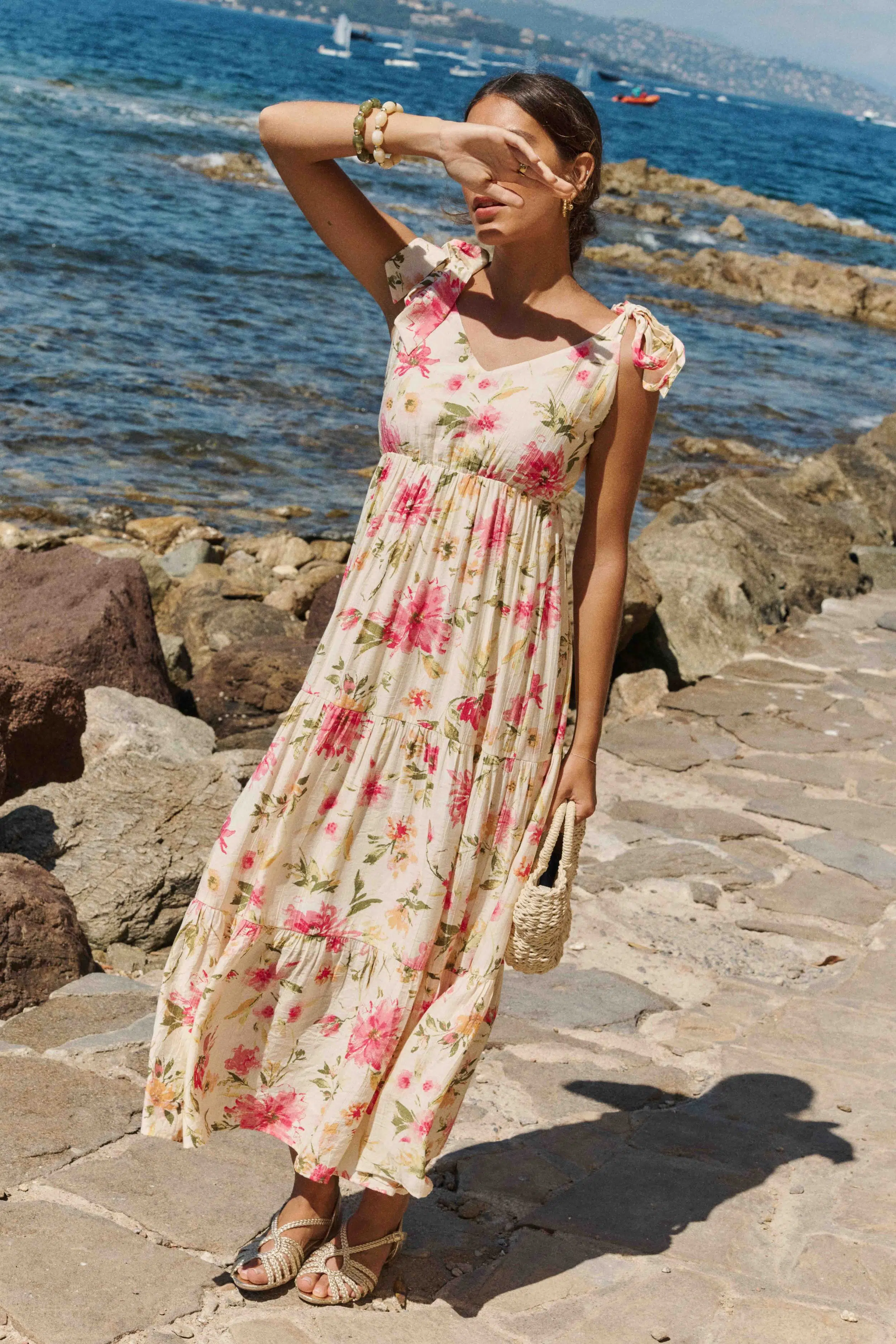 robe-mayra-fleurie-sahoma-00001 Femme robe longue fleurie à nouer sur les épaules - dos nu