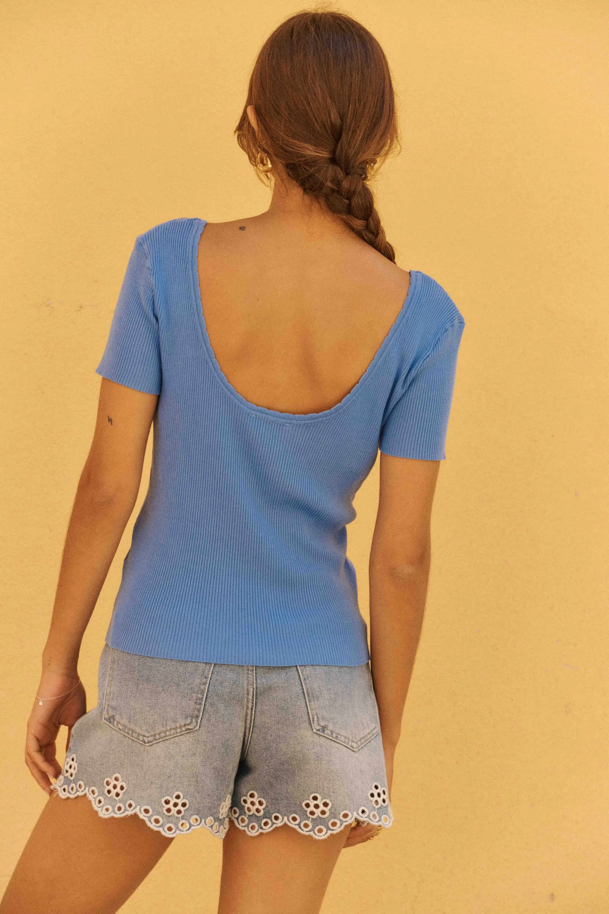 top-aria-bleu-sahoma-00002 Top bleu en maille - grand col rond - dos nu