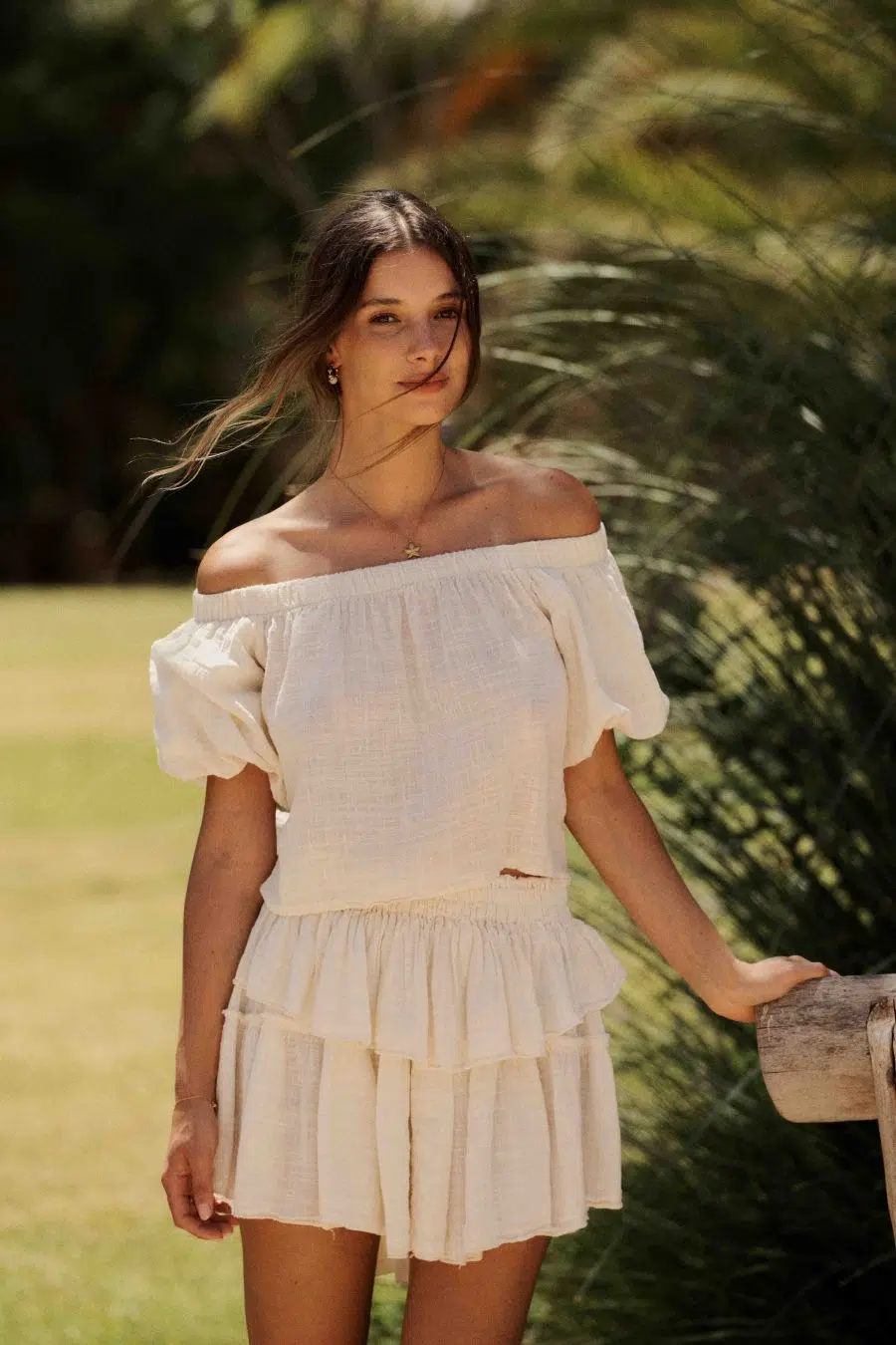 Crop top ample ecru naturel - manches courtes portées épaules dénudées