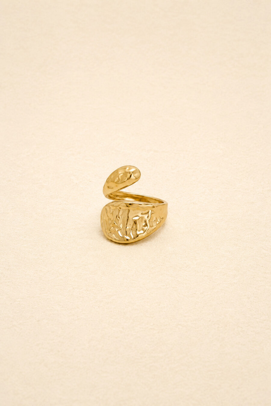 Bague dorée enlacée ouverte à double extrémité ajustable en acier inoxydable – Design effet martelé