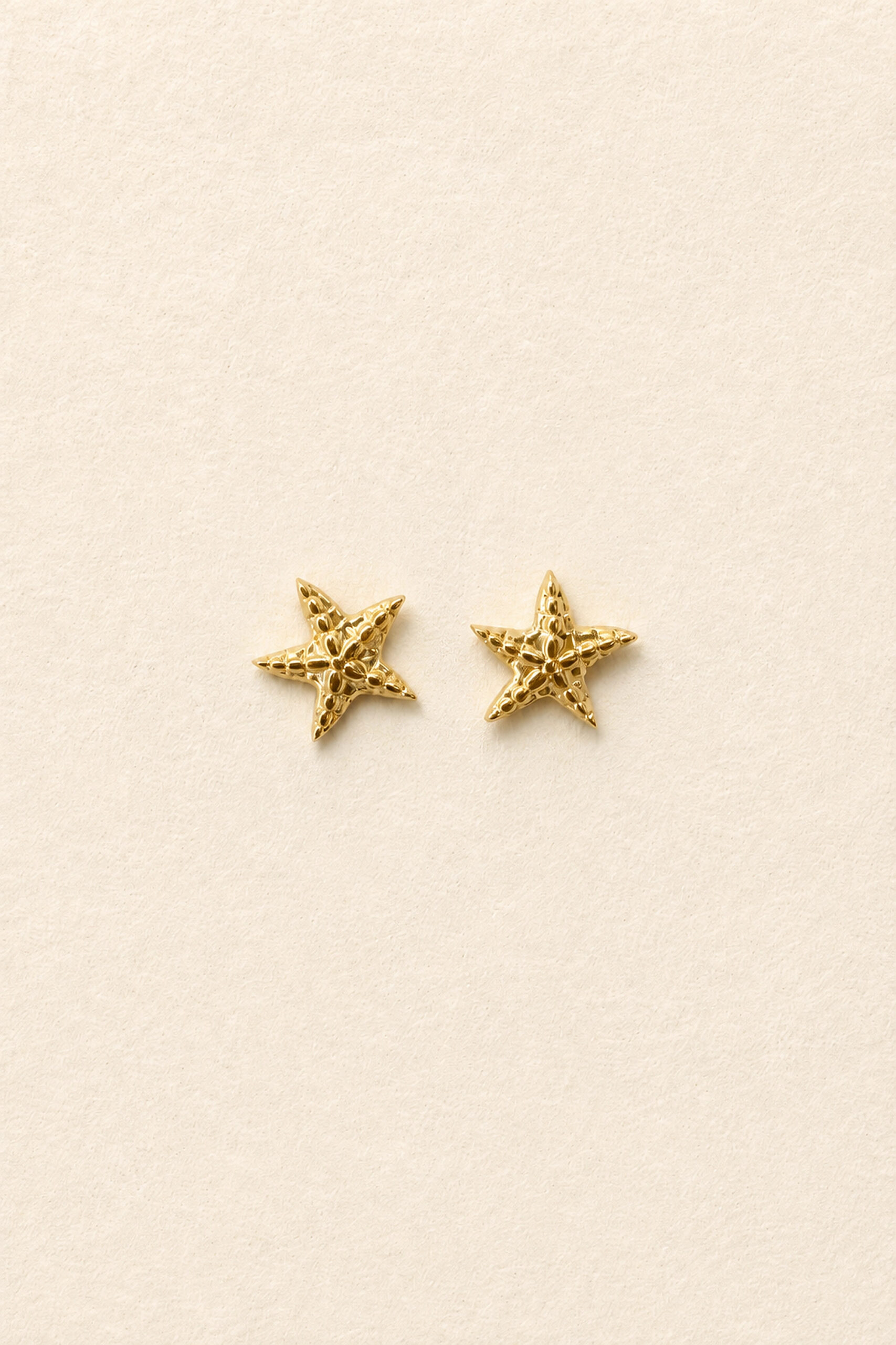 boucles-oreilles-alais-dorees-packshot-sahoma Boucles d’oreilles femme puces forme étoile de mer
