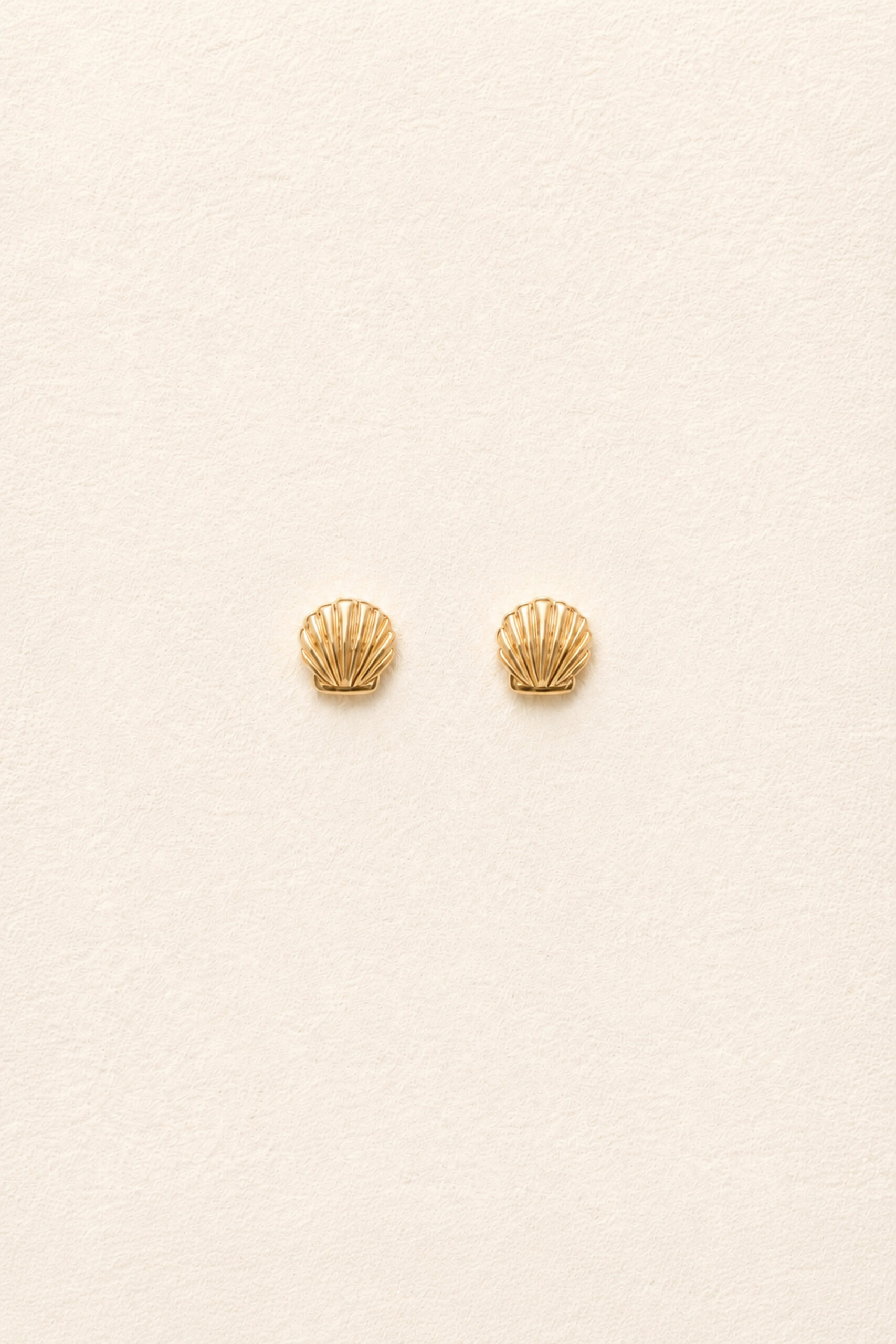 Boucles d'oreilles puces formes coquillage doré - Sahoma