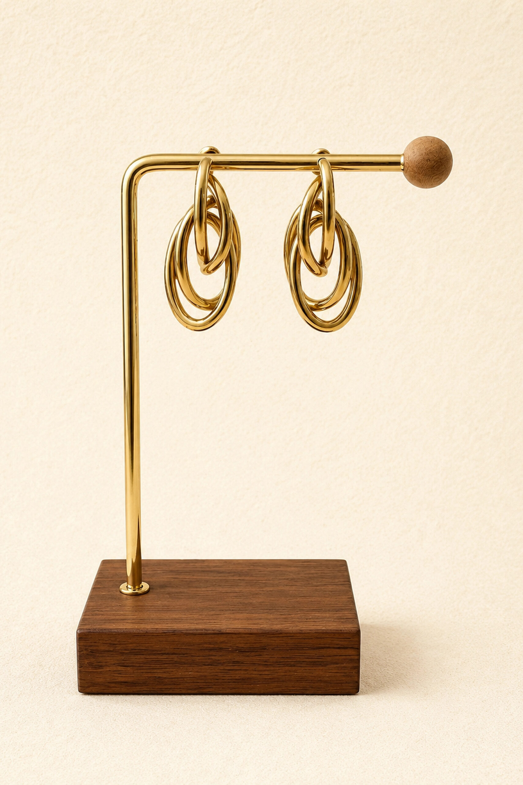 Boucles d'oreilles pendantes à anneaux ovales dorés entrelacés