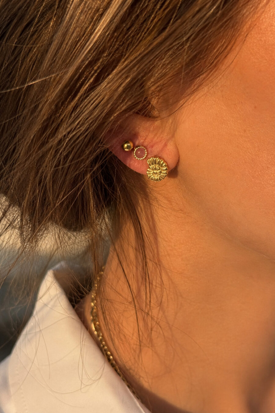 Boucles d'oreilles femme puces formes coquillages dorées