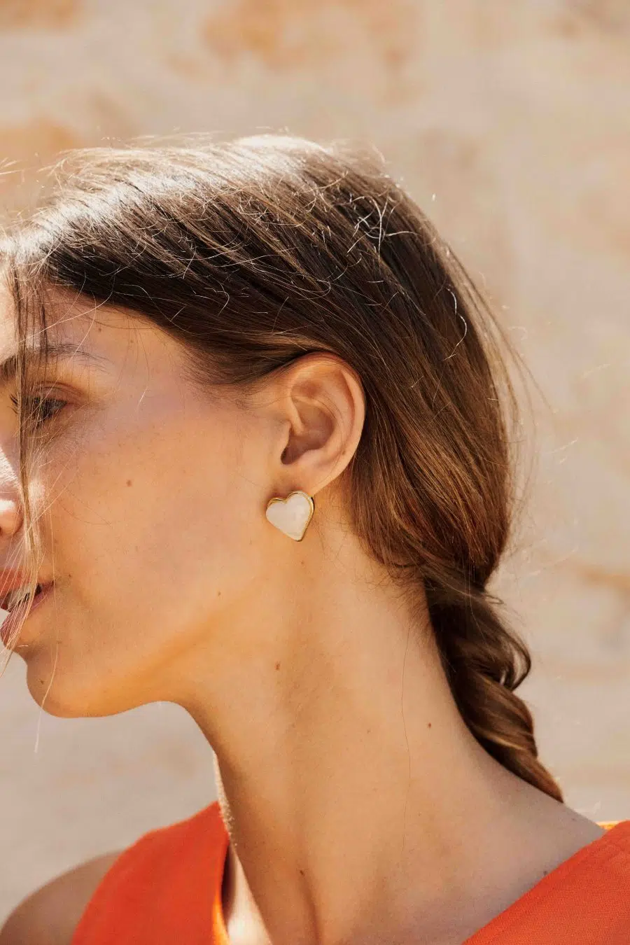 Boucles d’oreilles femme en forme de cœur blanc - pierre effet marbré blanc translucide