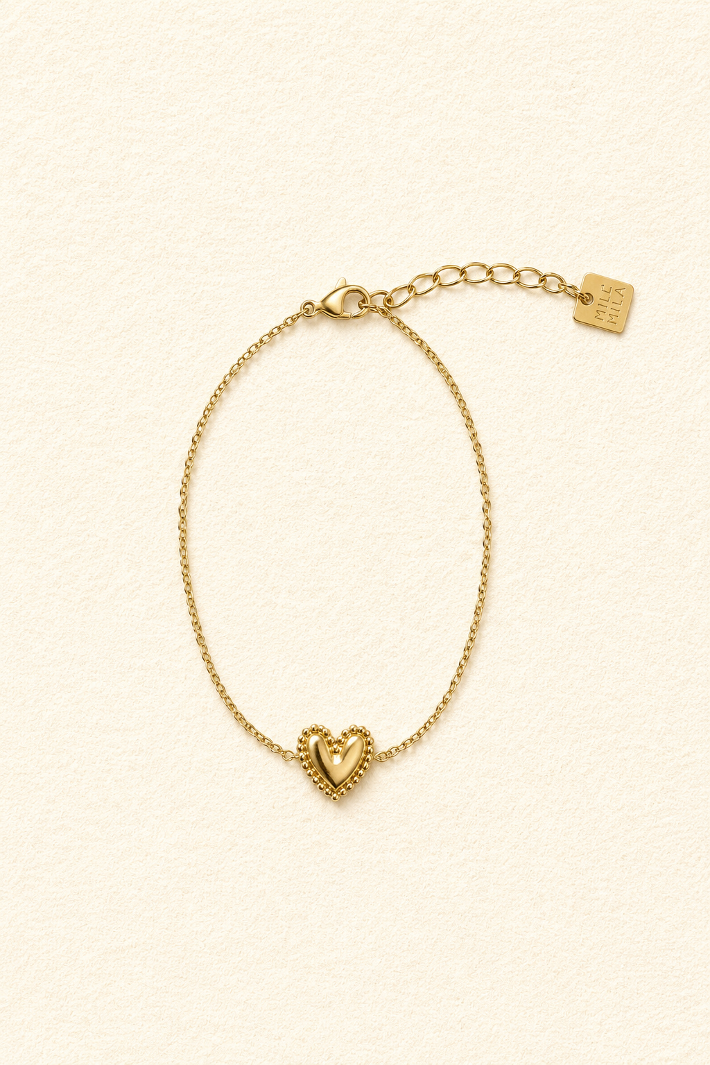 bracelet-petit-coeur-packshot-sahoma-00001 Bracelet à chaîne fine et médaillon forme coeur doré