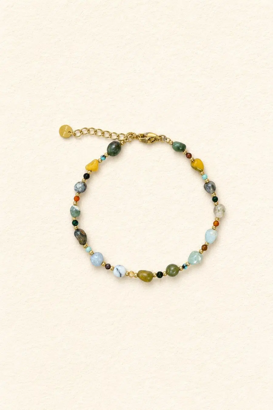 Bracelet femme à fines perles dorées et multicolores