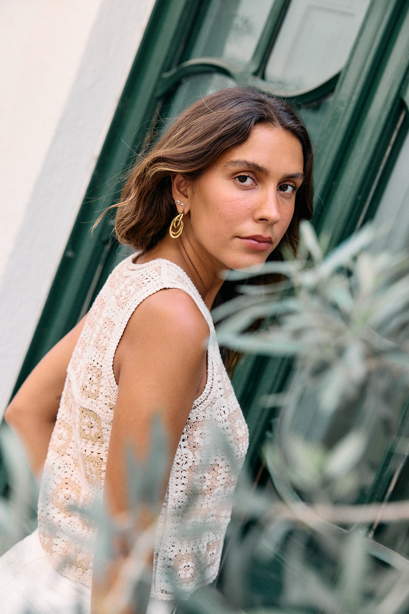 gilet-tais-beige-sahoma-00004 Gilet femme en crochet court sans manches - beige et écru