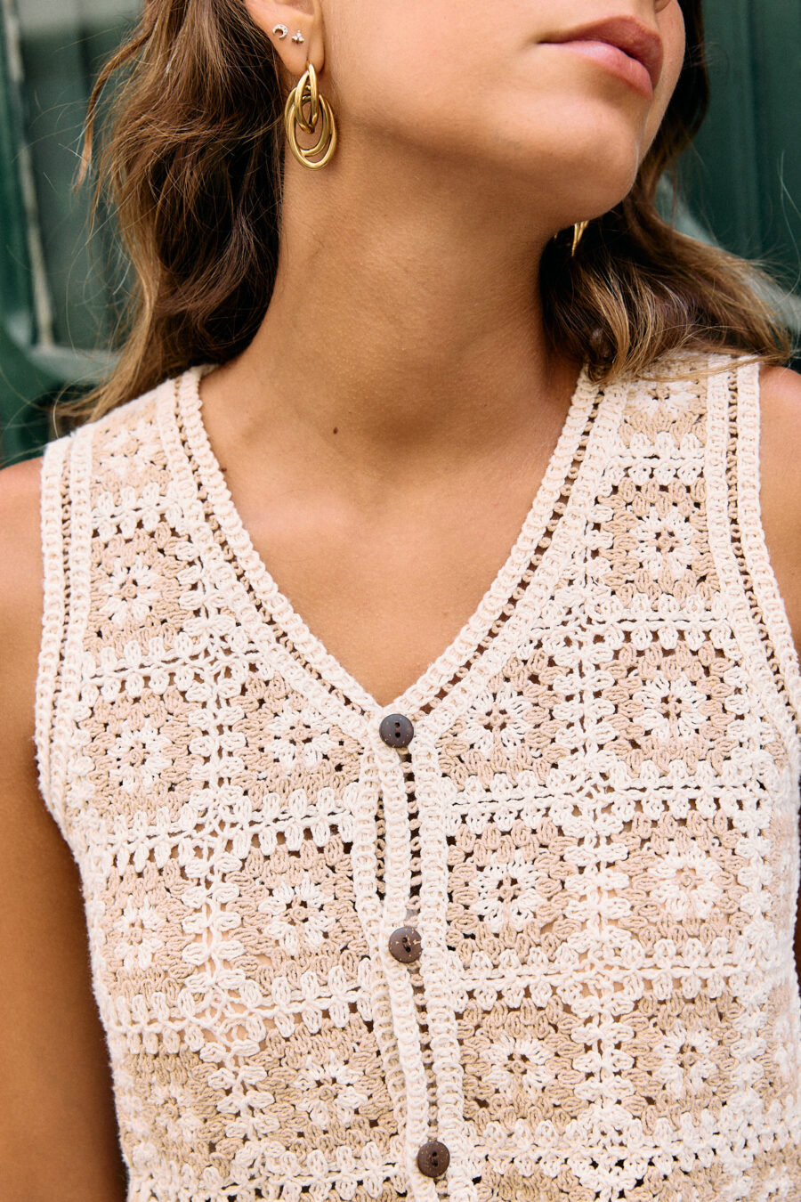 Gilet femme en crochet court sans manches - beige et écru