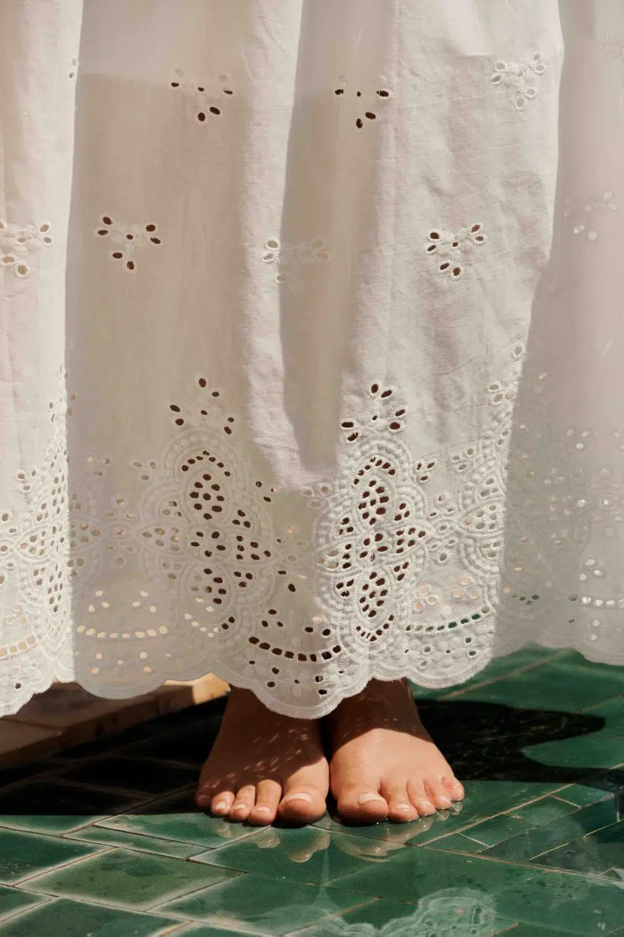 Jupe femme longue - blanche - coupe ample et broderie anglaise ton sur ton