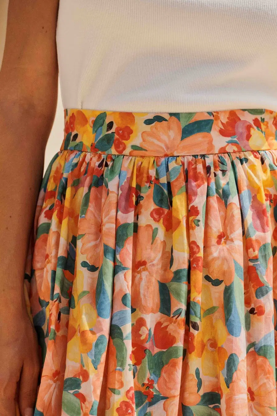 Jupe femme longue coupe fluide et imprimé fleuri multicolore