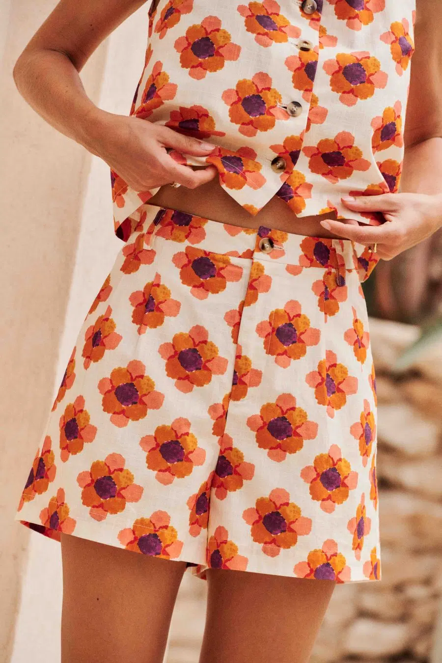 Short femme taille haute en coton imprimé fleuri 70's orange